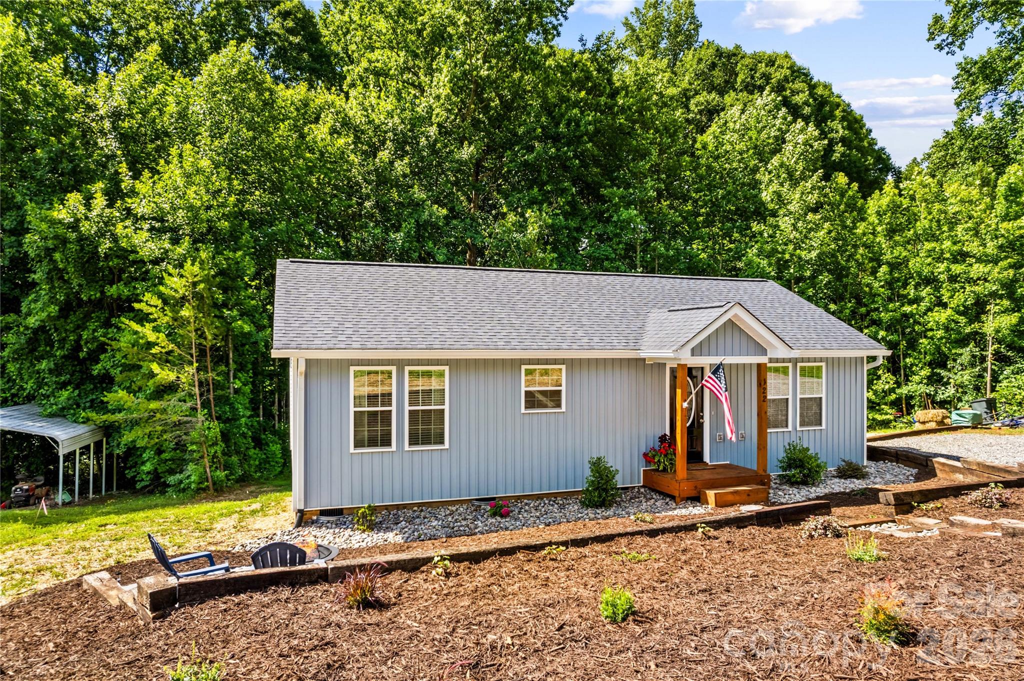 122 S Yadkin River Road — Statesville