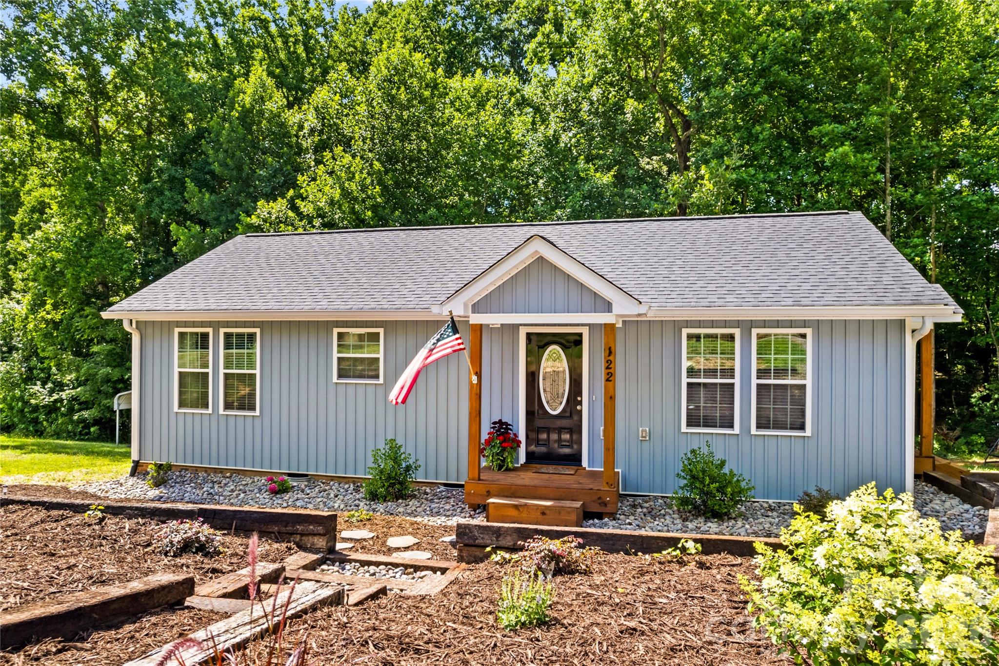 122 S Yadkin River Road — Statesville