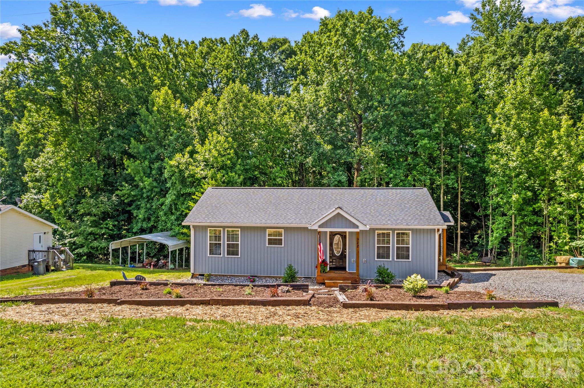 122 S Yadkin River Road — Statesville