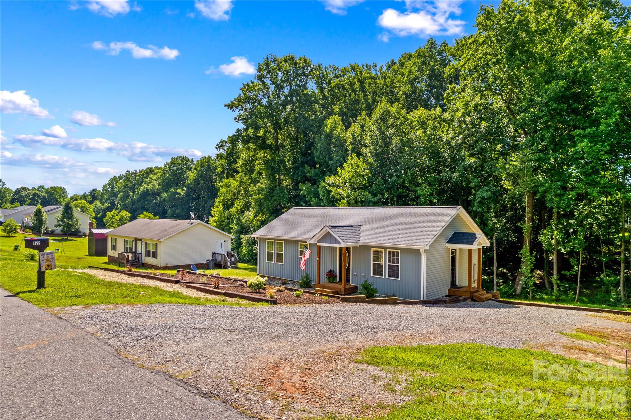 122 S Yadkin River Road — Statesville
