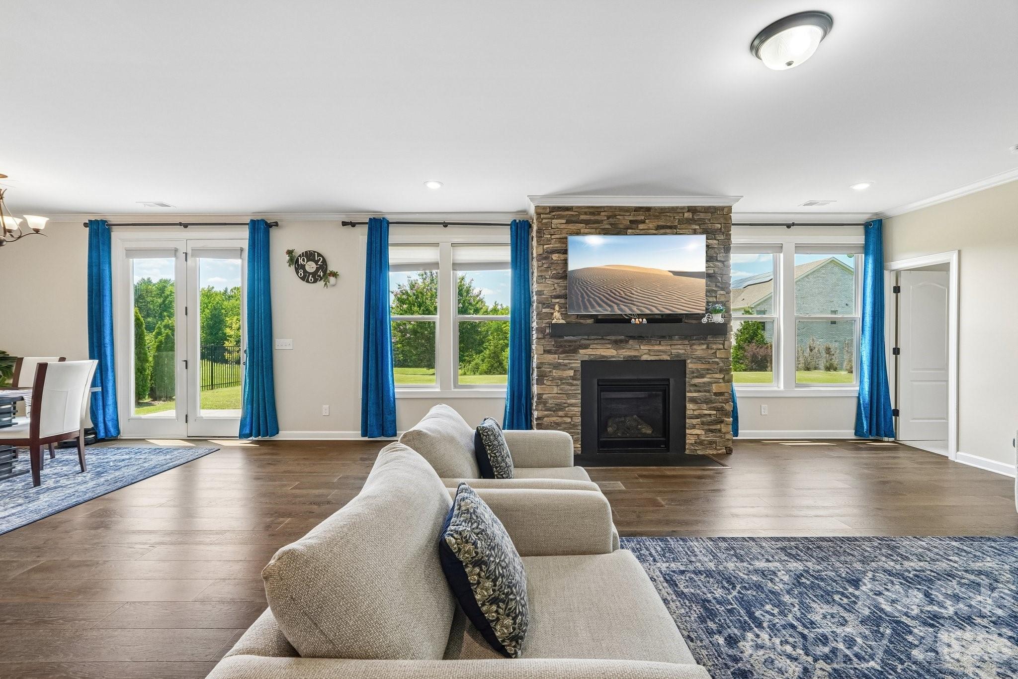8337 Breton Way — Harrisburg