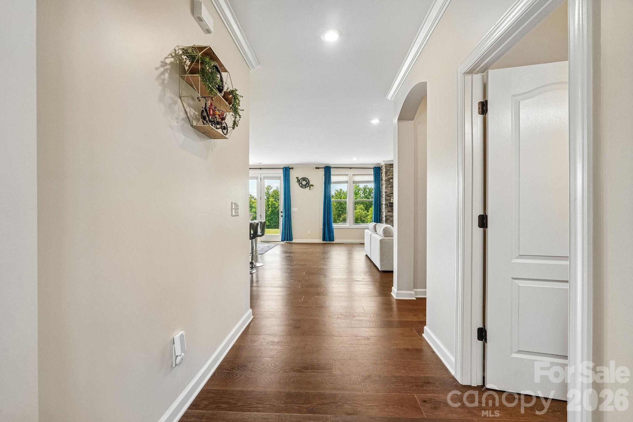 8337 Breton Way — Harrisburg