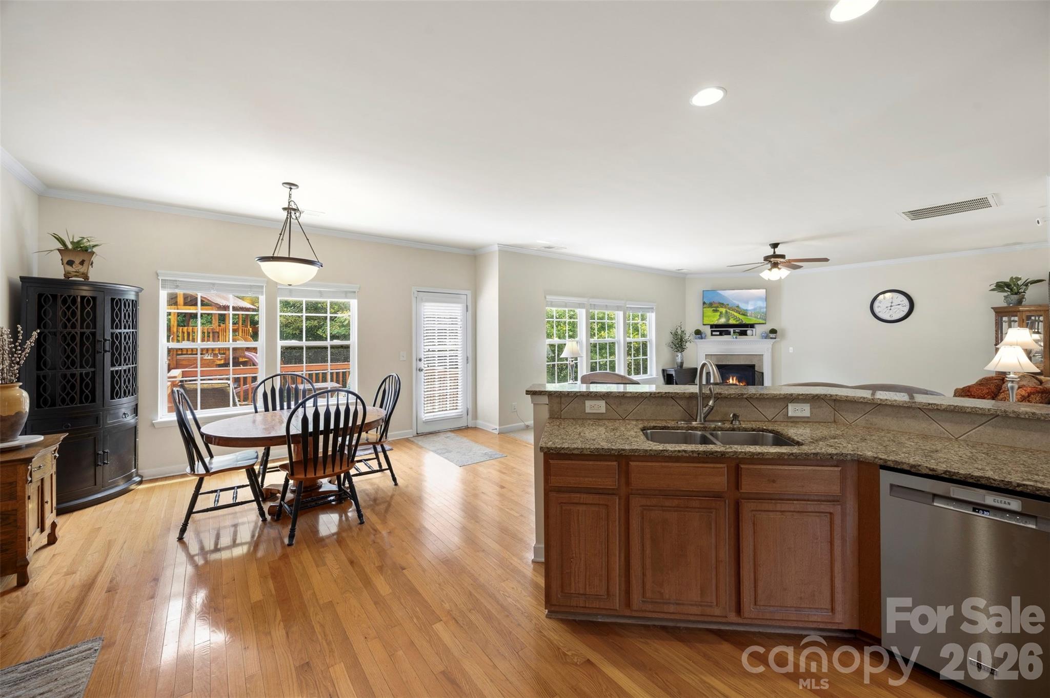1086 Arrowhead Drive SE — Concord