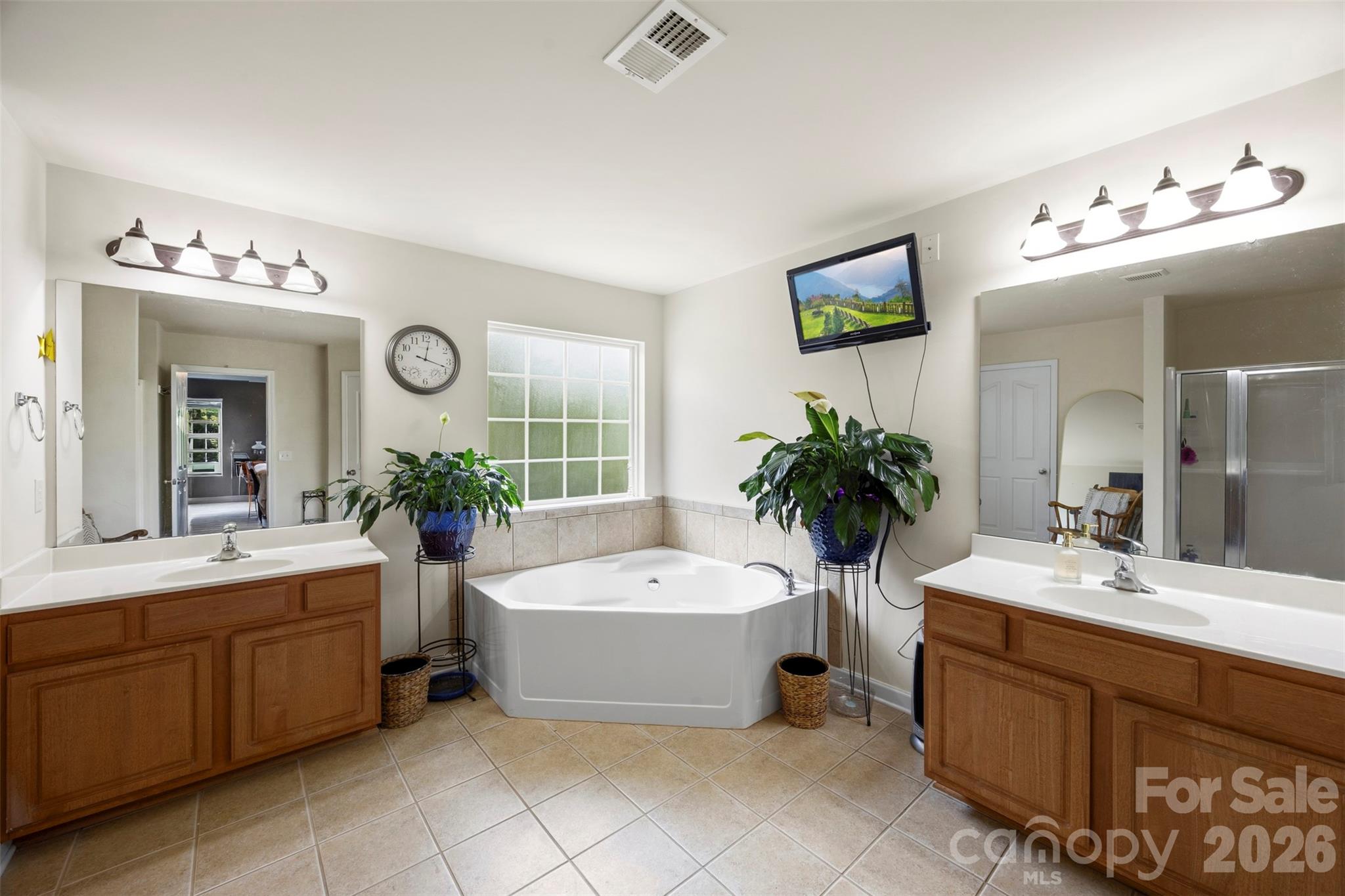 1086 Arrowhead Drive SE — Concord