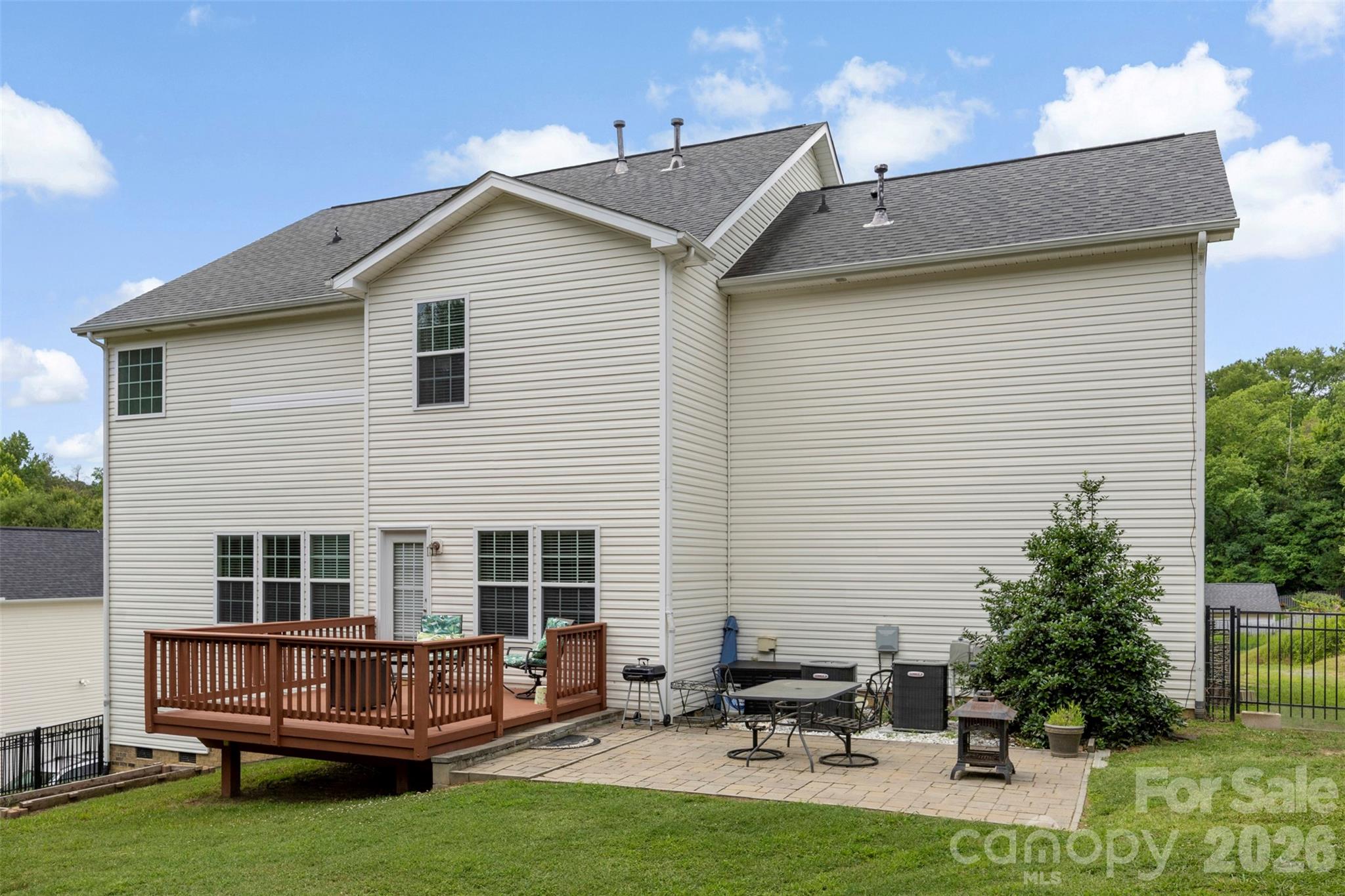 1086 Arrowhead Drive SE — Concord