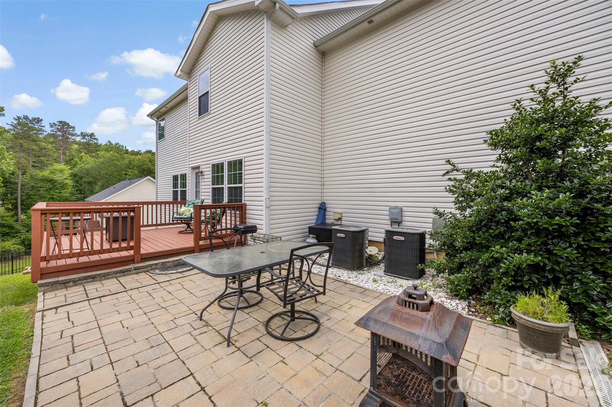 1086 Arrowhead Drive SE — Concord