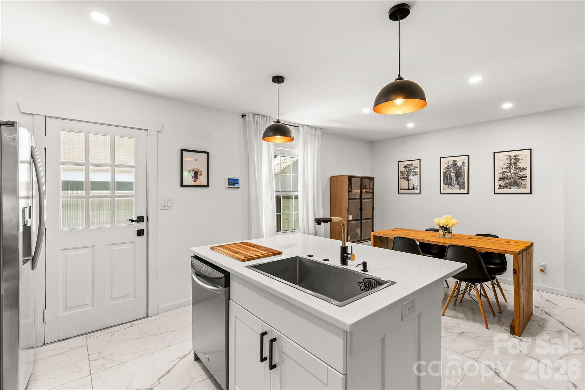 3900 Dunwoody Drive — Charlotte