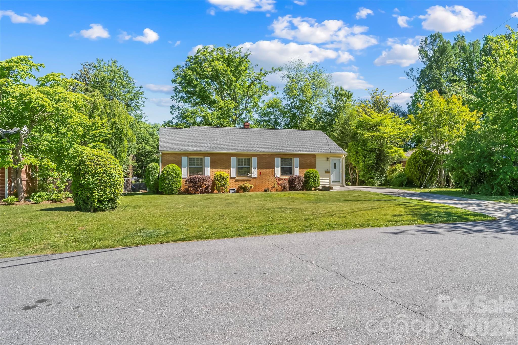19 Wilburn Road — Asheville