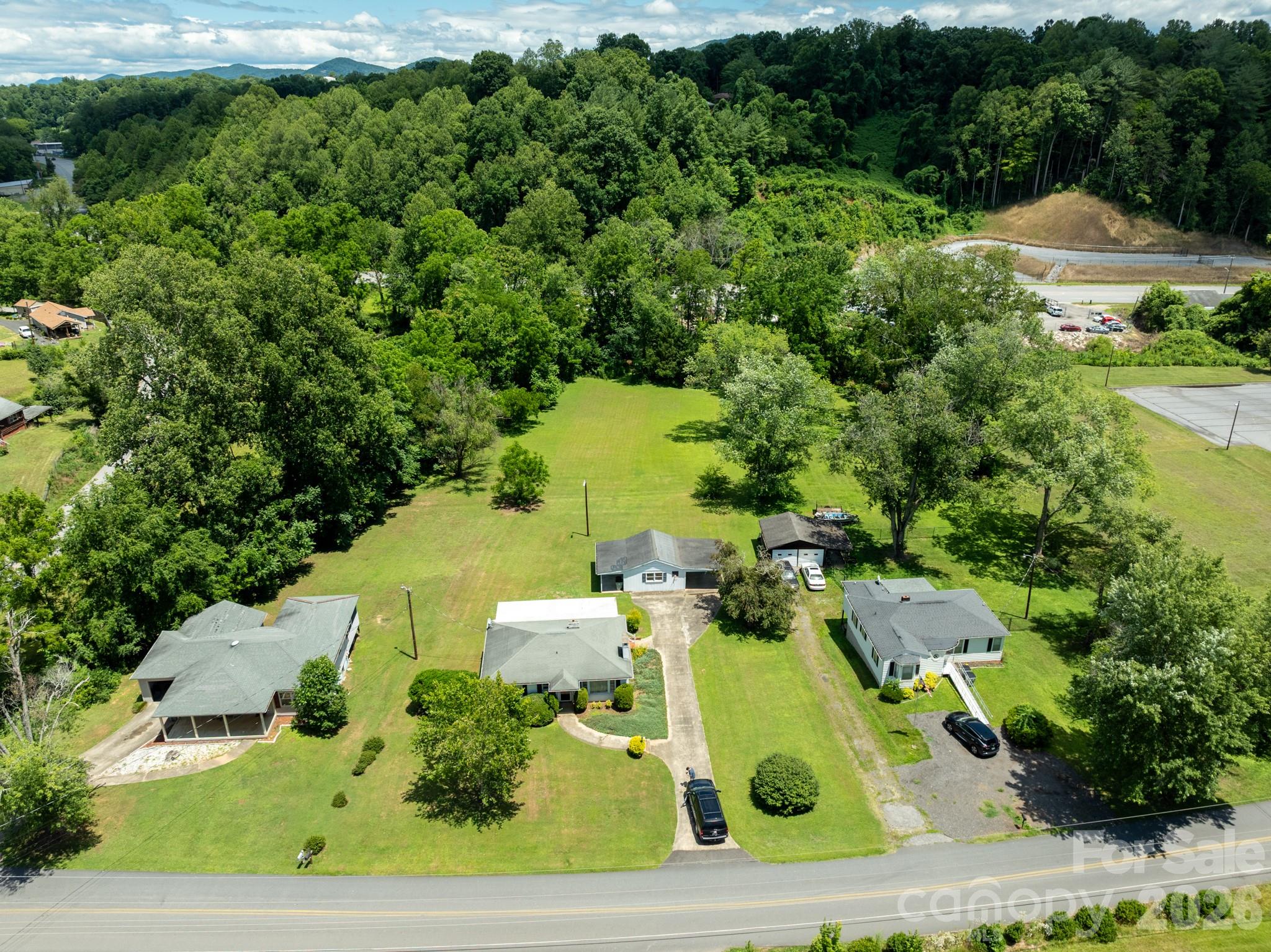 940 Meadowlane Drive NW — Lenoir