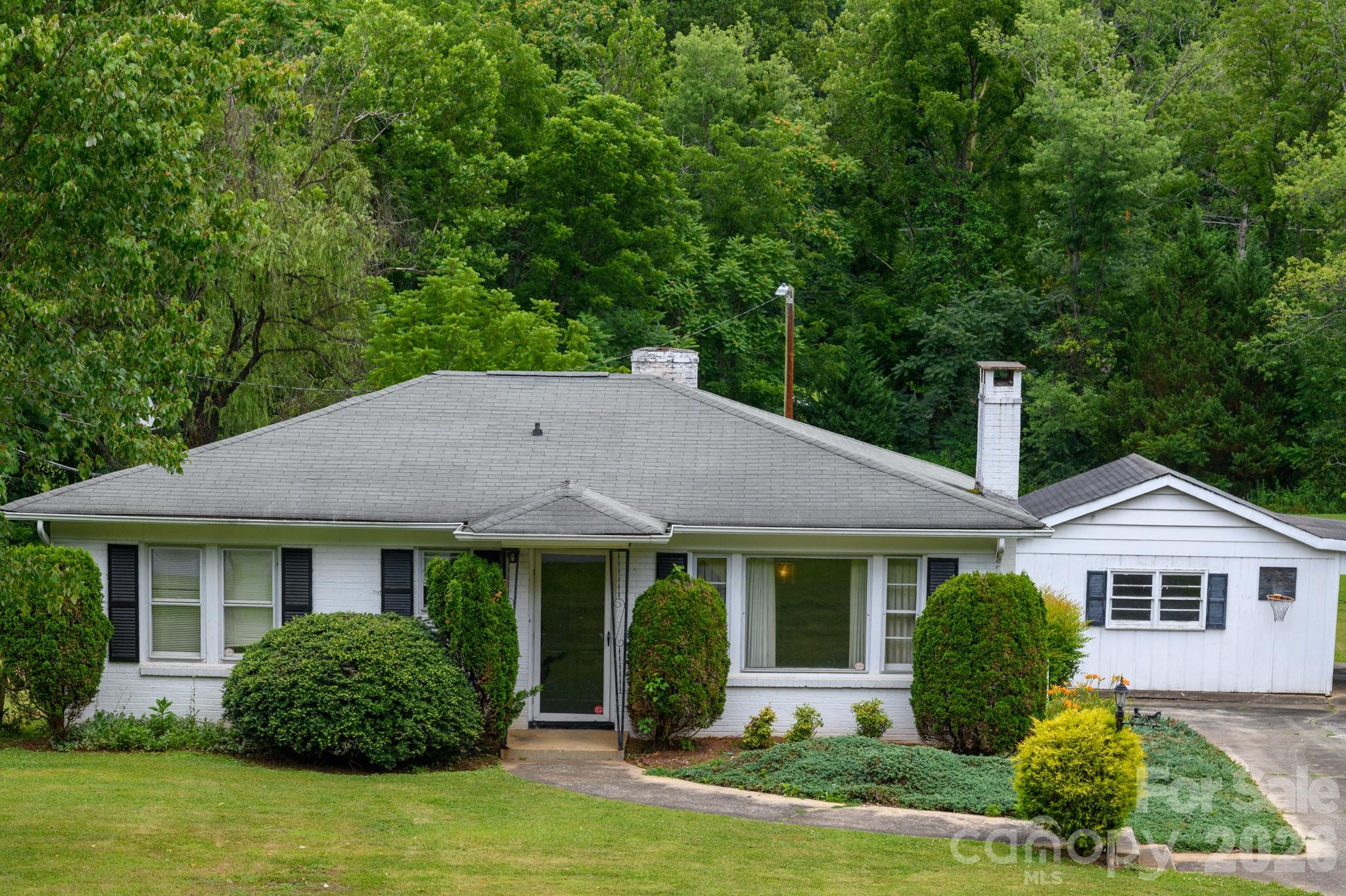 940 Meadowlane Drive NW — Lenoir