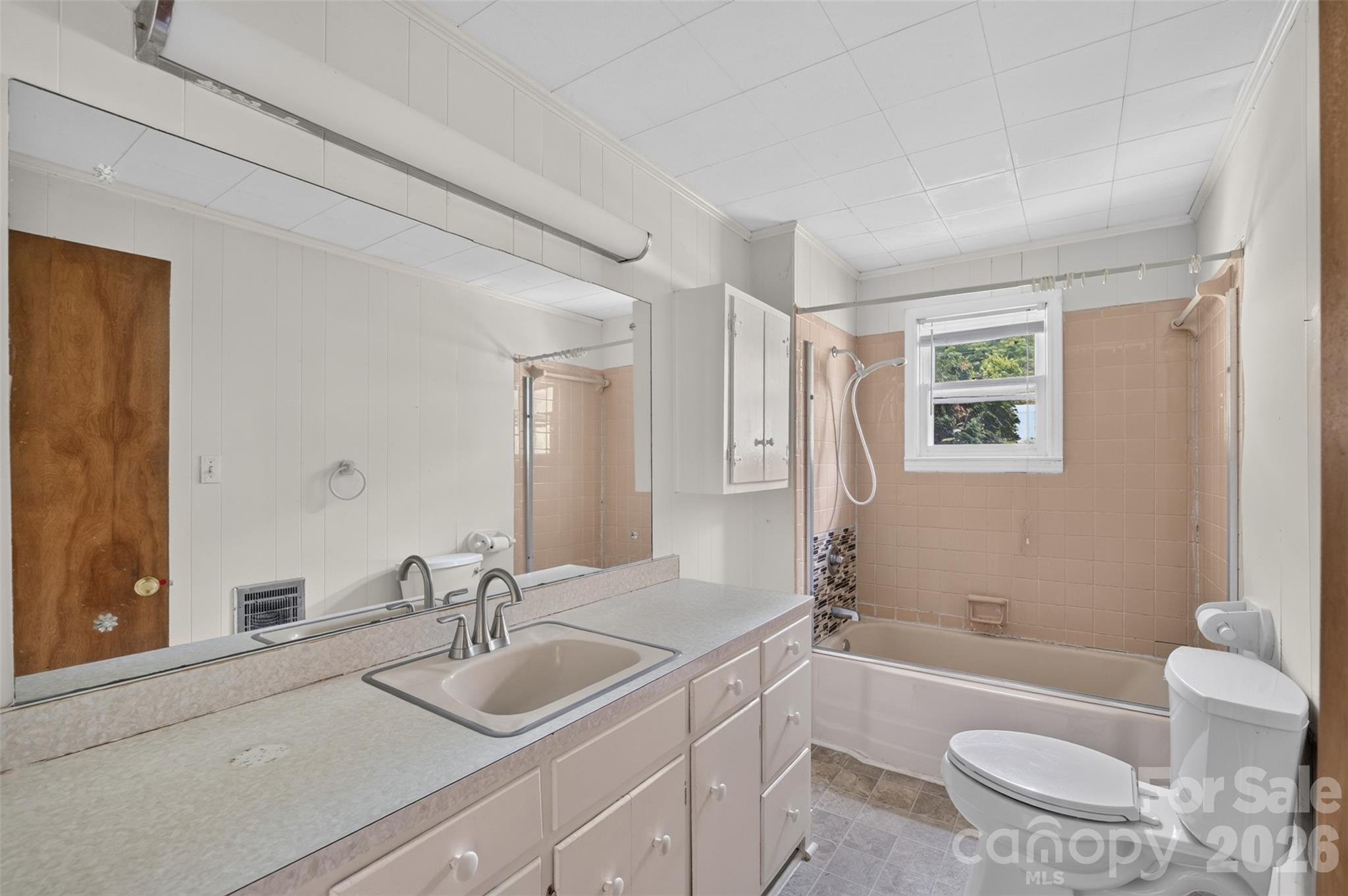 940 Meadowlane Drive NW — Lenoir