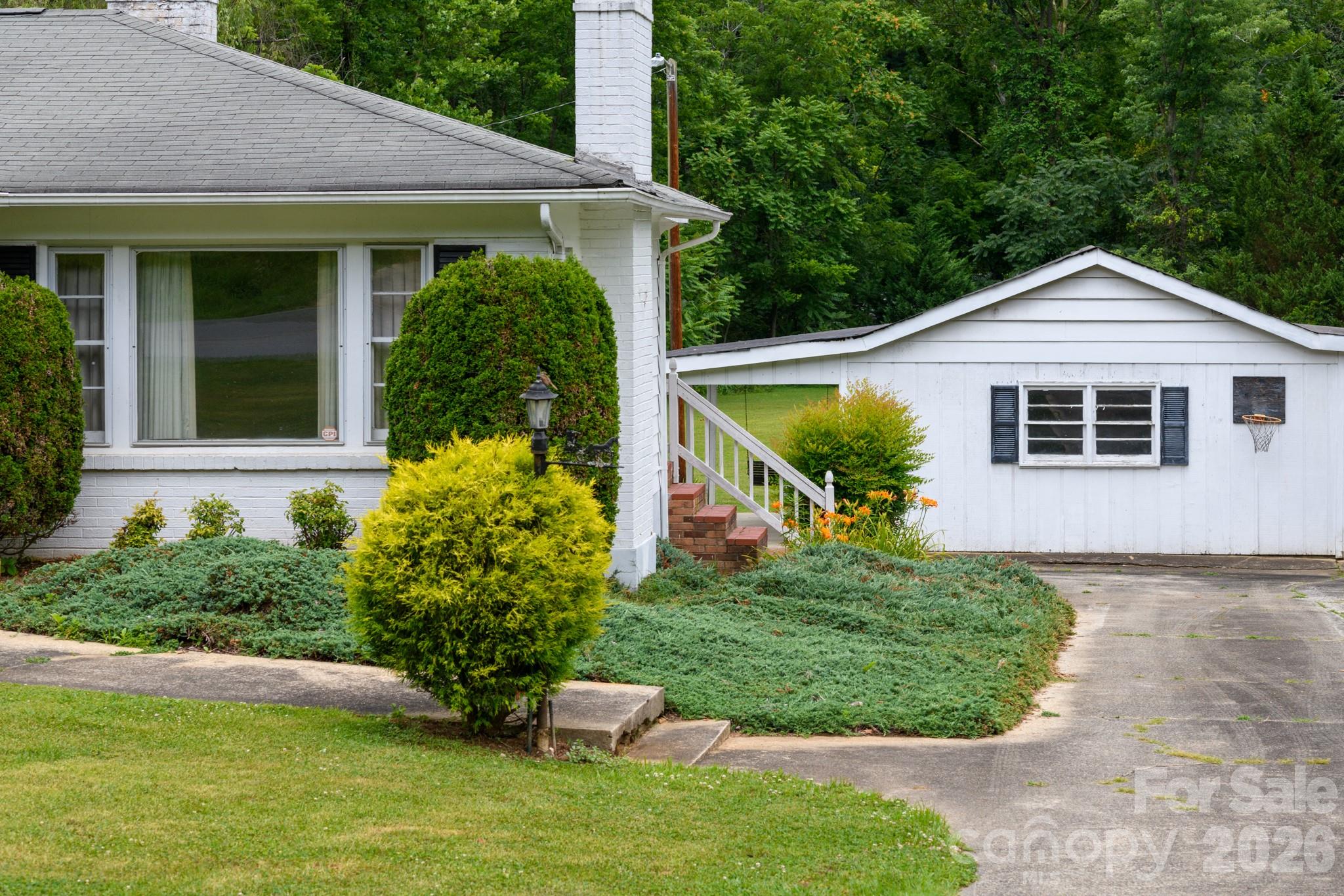 940 Meadowlane Drive NW — Lenoir