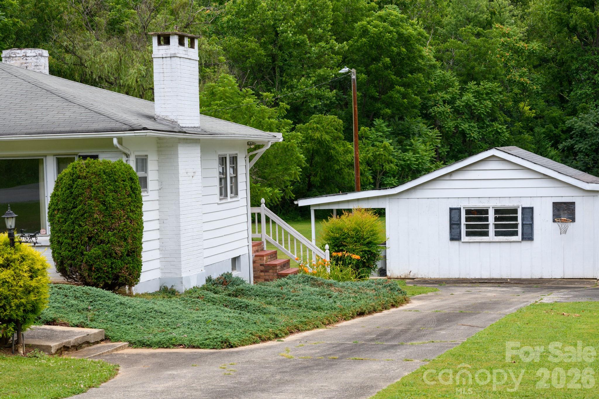 940 Meadowlane Drive NW — Lenoir