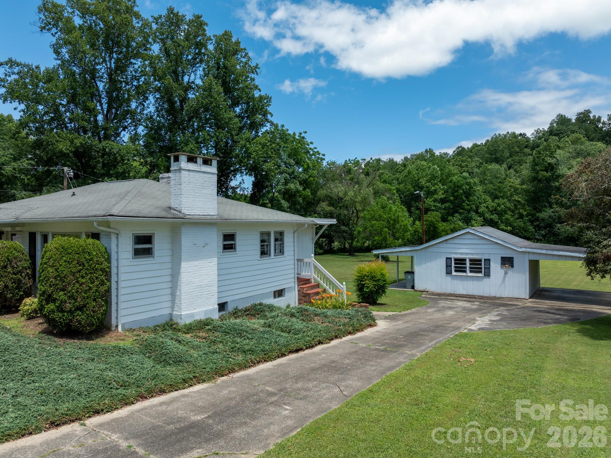 940 Meadowlane Drive NW — Lenoir
