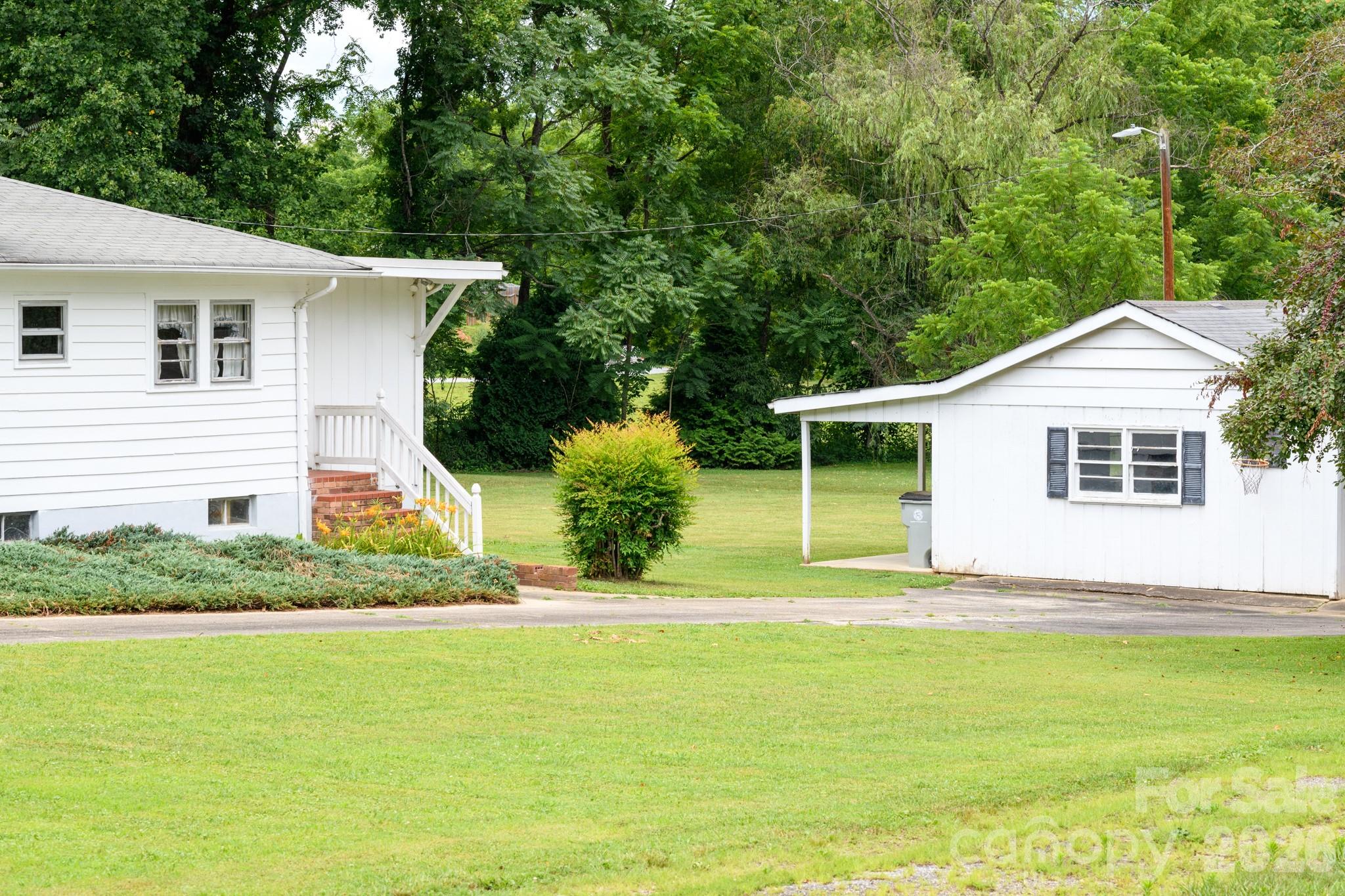 940 Meadowlane Drive NW — Lenoir