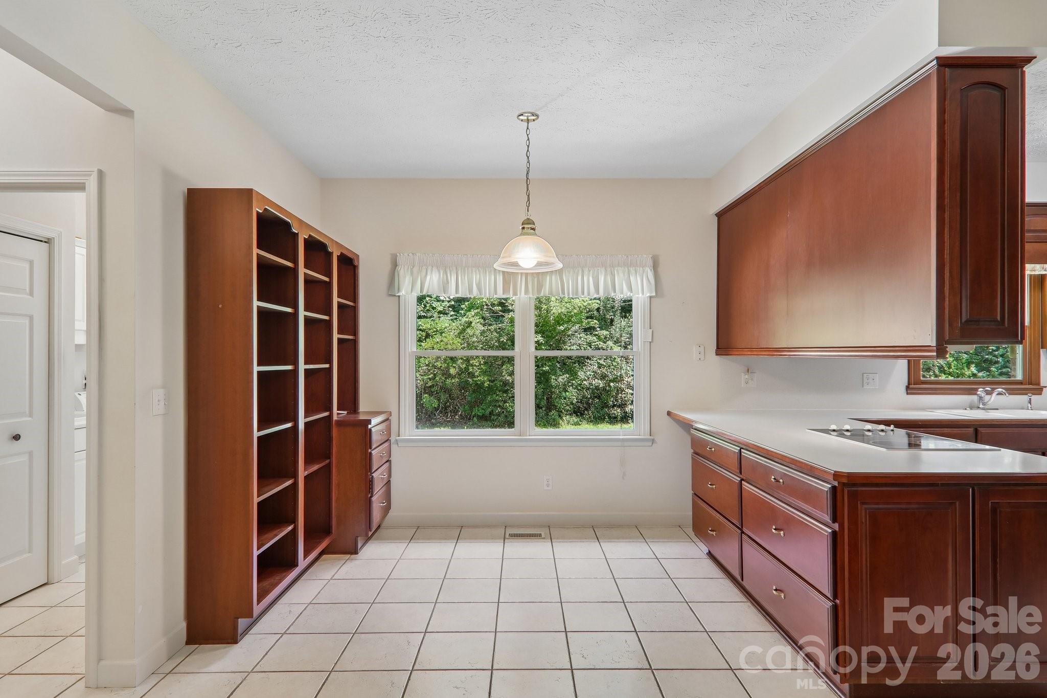 208 Arbor Lane — Hendersonville