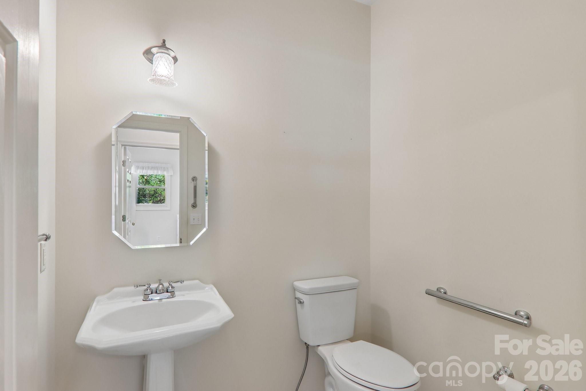 208 Arbor Lane — Hendersonville