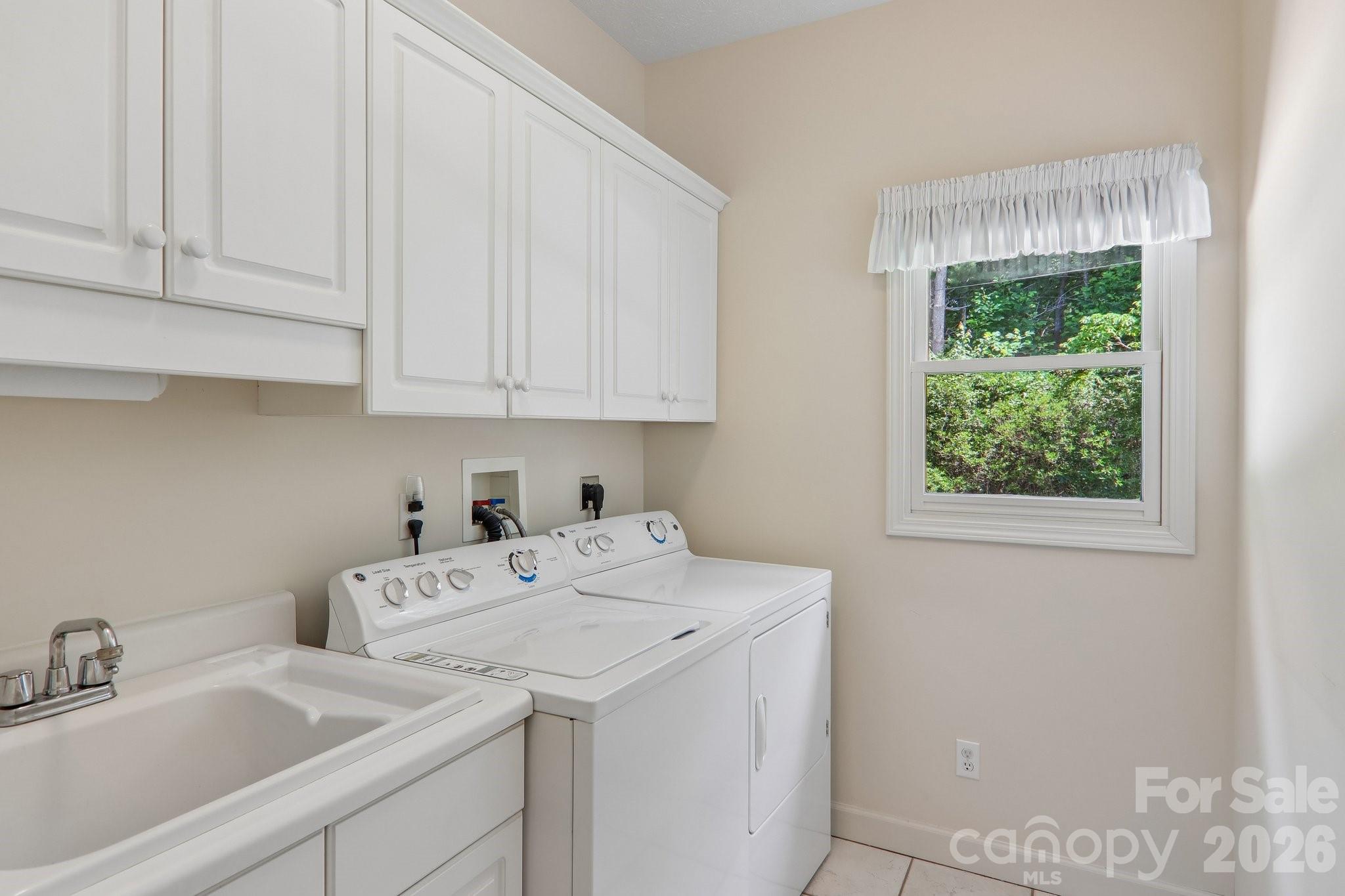 208 Arbor Lane — Hendersonville