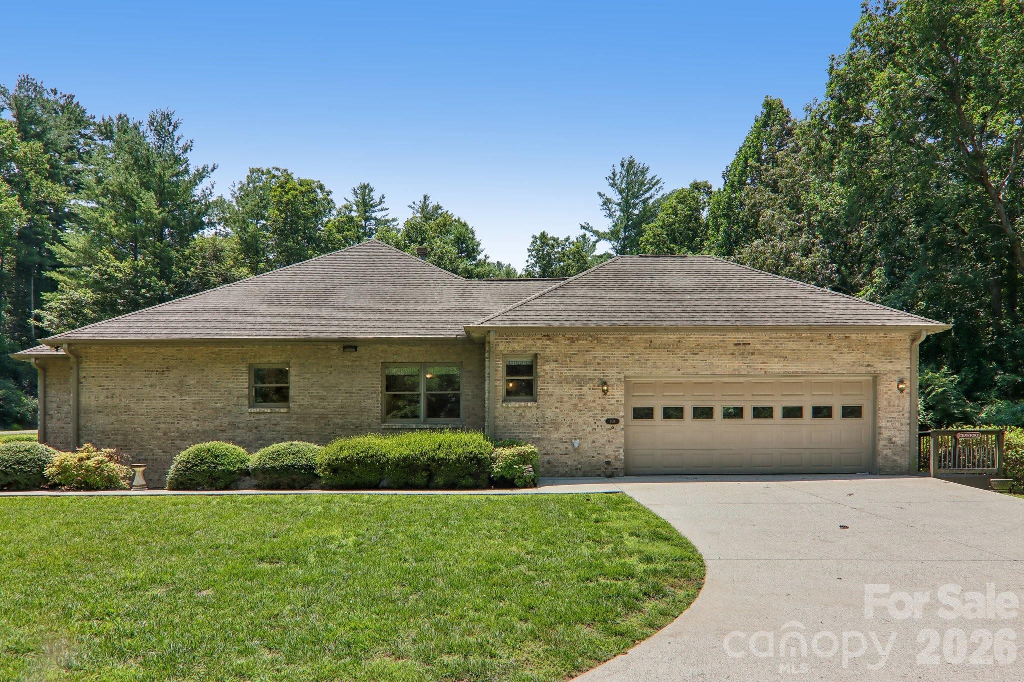208 Arbor Lane — Hendersonville