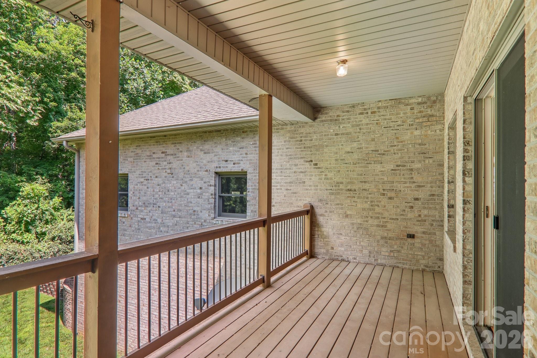 208 Arbor Lane — Hendersonville