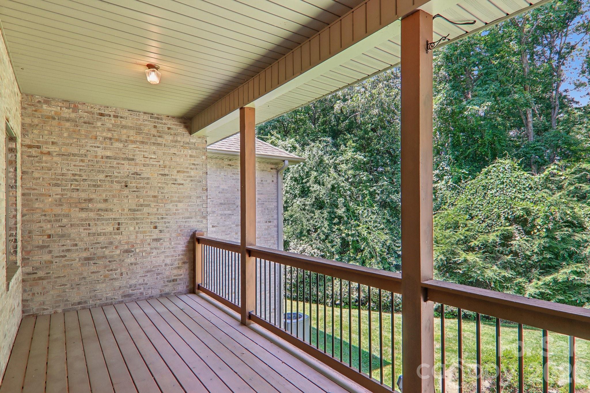 208 Arbor Lane — Hendersonville