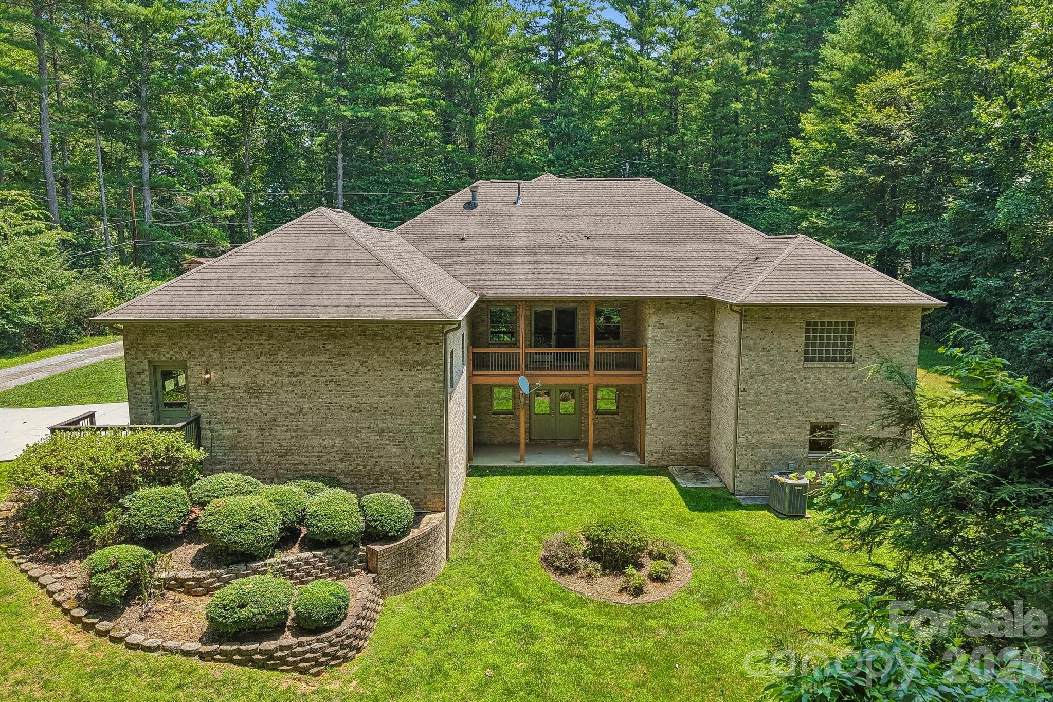 208 Arbor Lane — Hendersonville