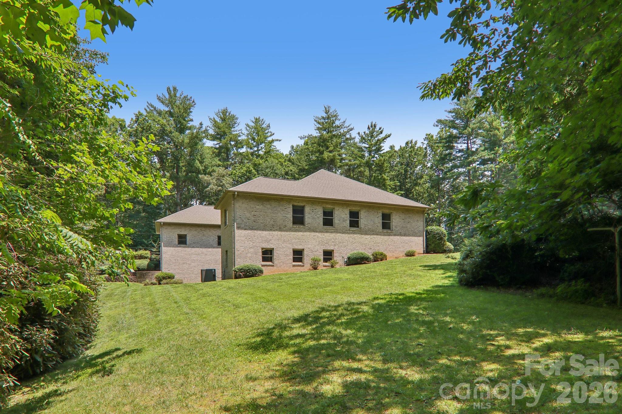 208 Arbor Lane — Hendersonville