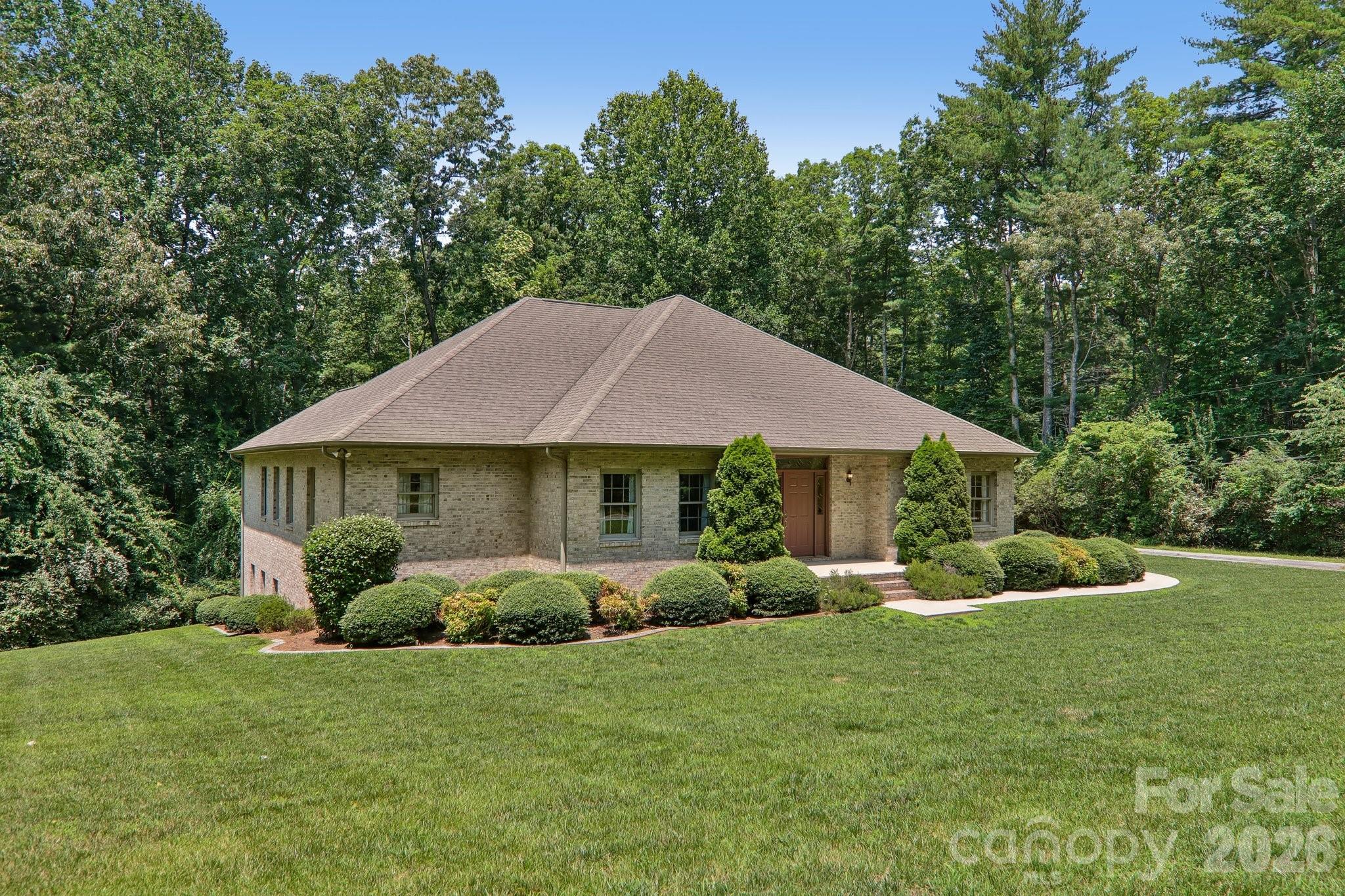 208 Arbor Lane — Hendersonville