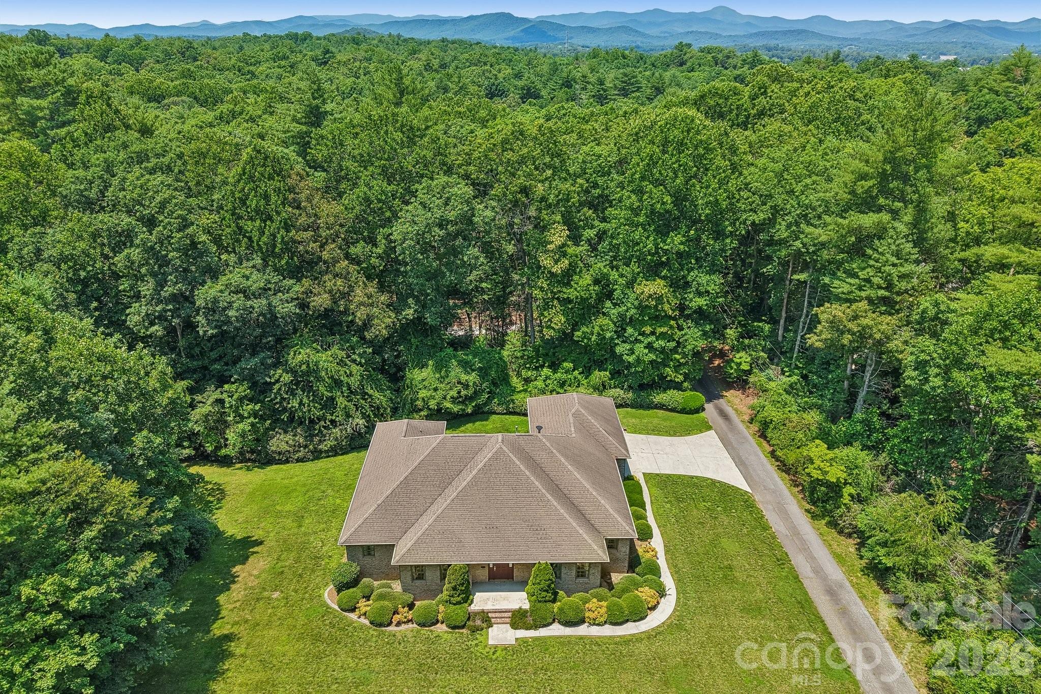 208 Arbor Lane — Hendersonville