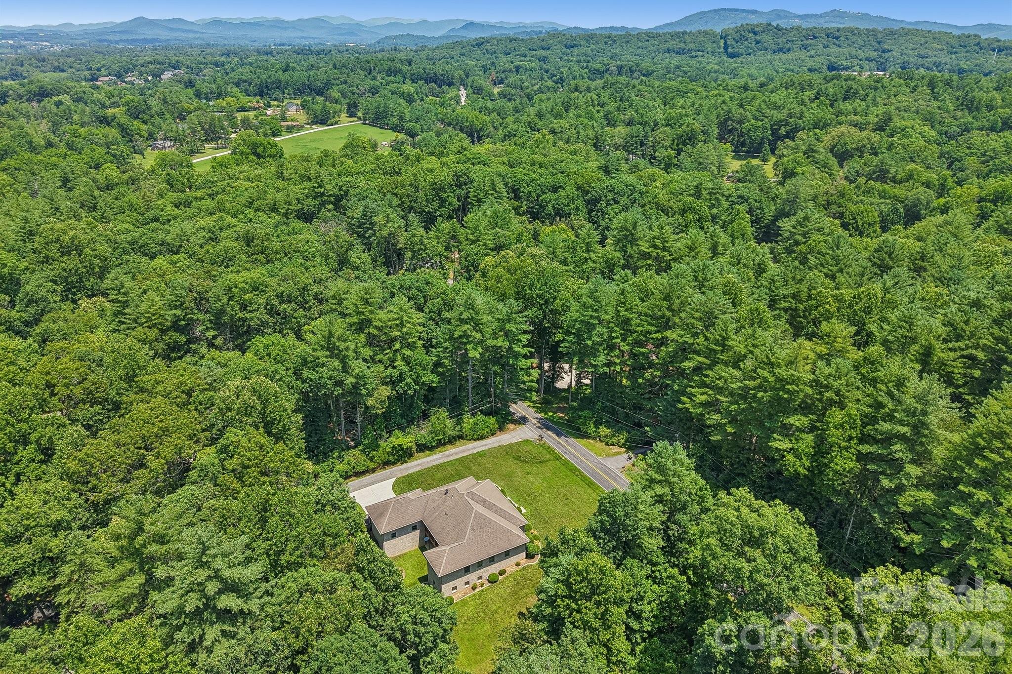 208 Arbor Lane — Hendersonville