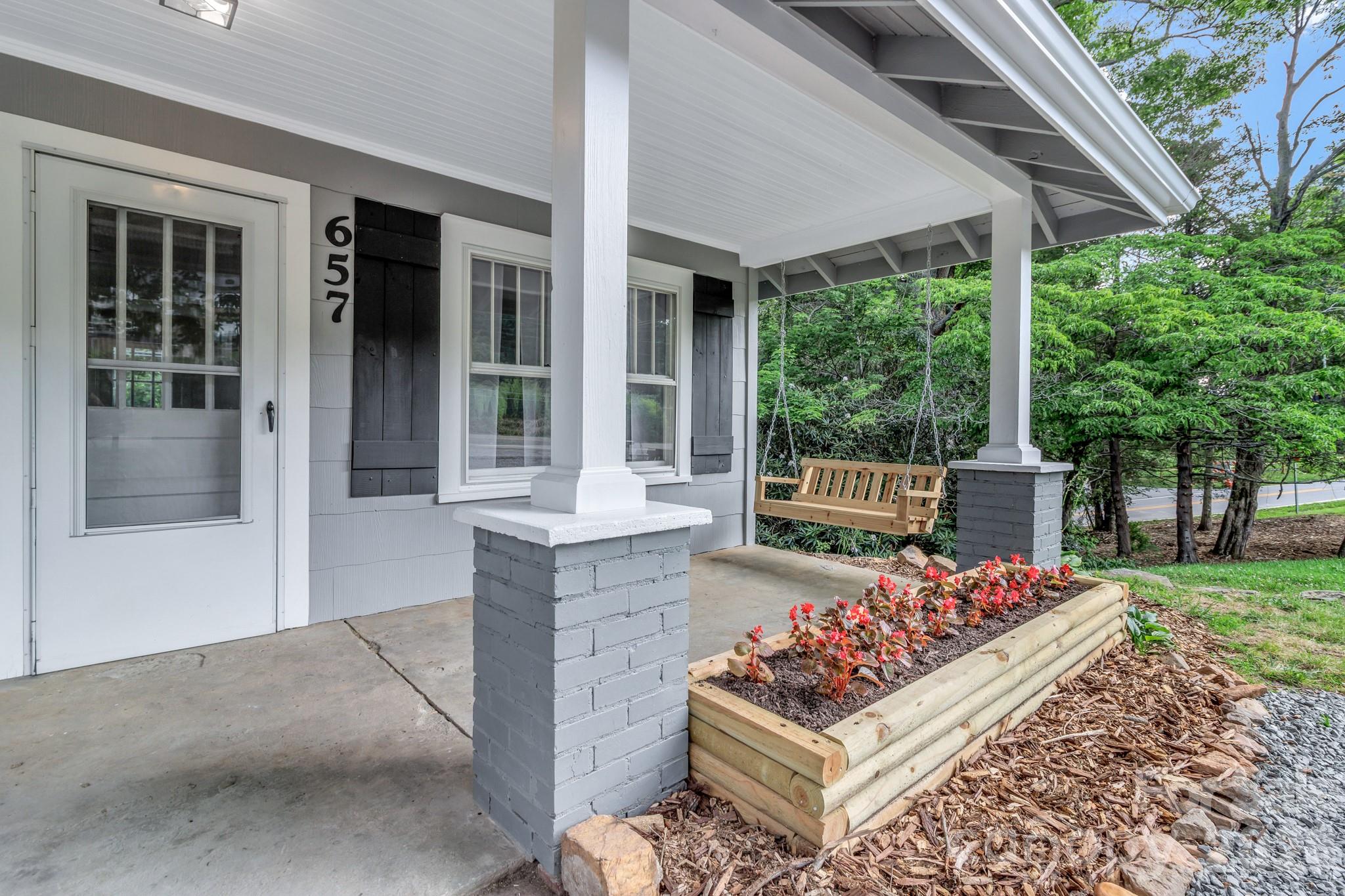 657 Old Fort Road — Fairview