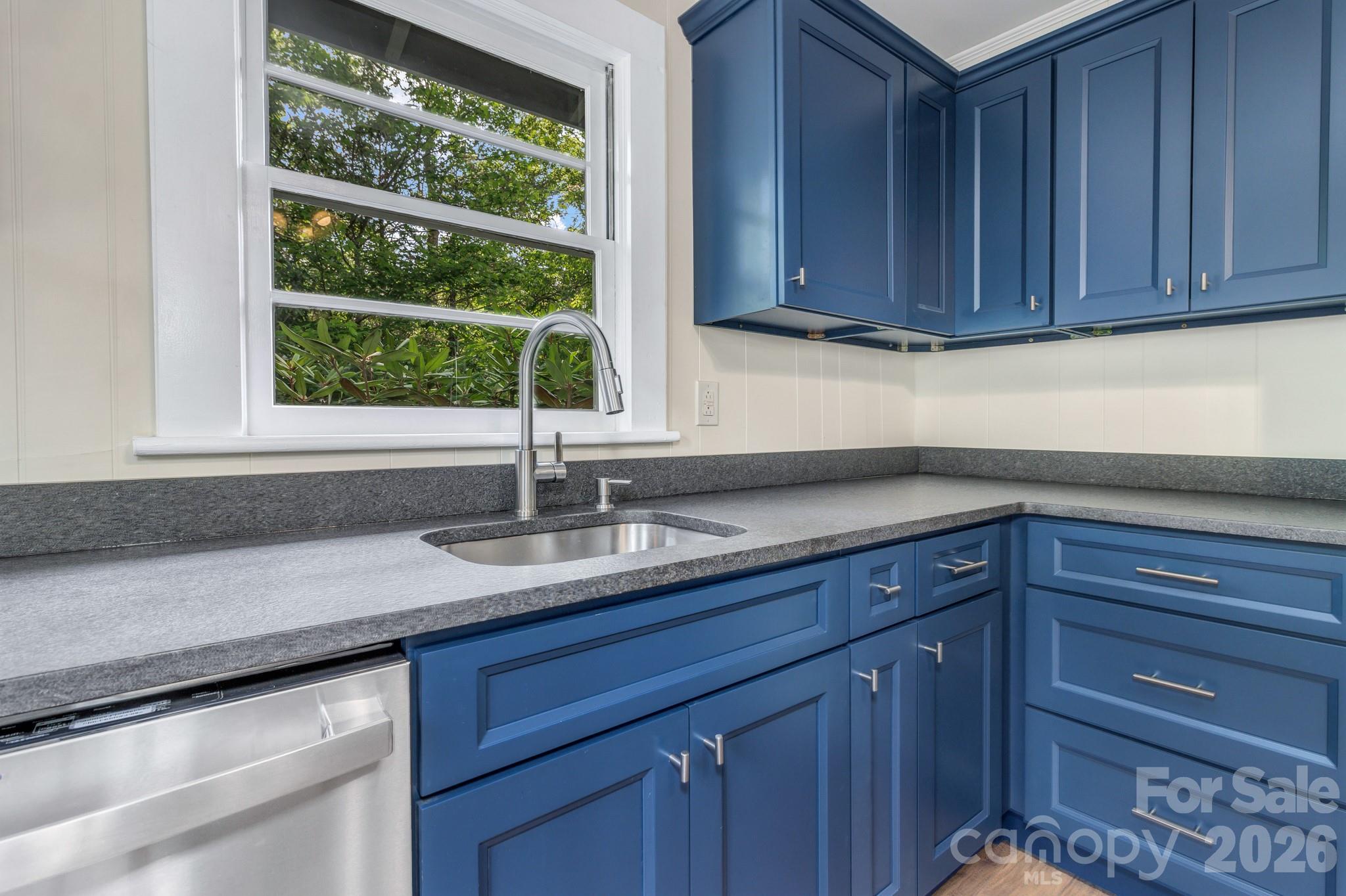 657 Old Fort Road — Fairview