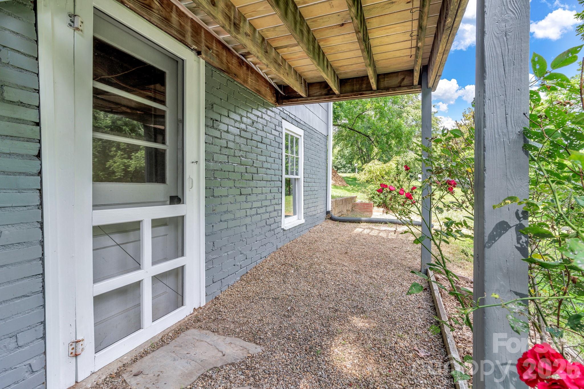 657 Old Fort Road — Fairview