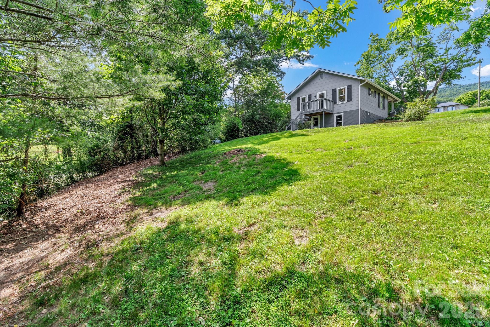 657 Old Fort Road — Fairview