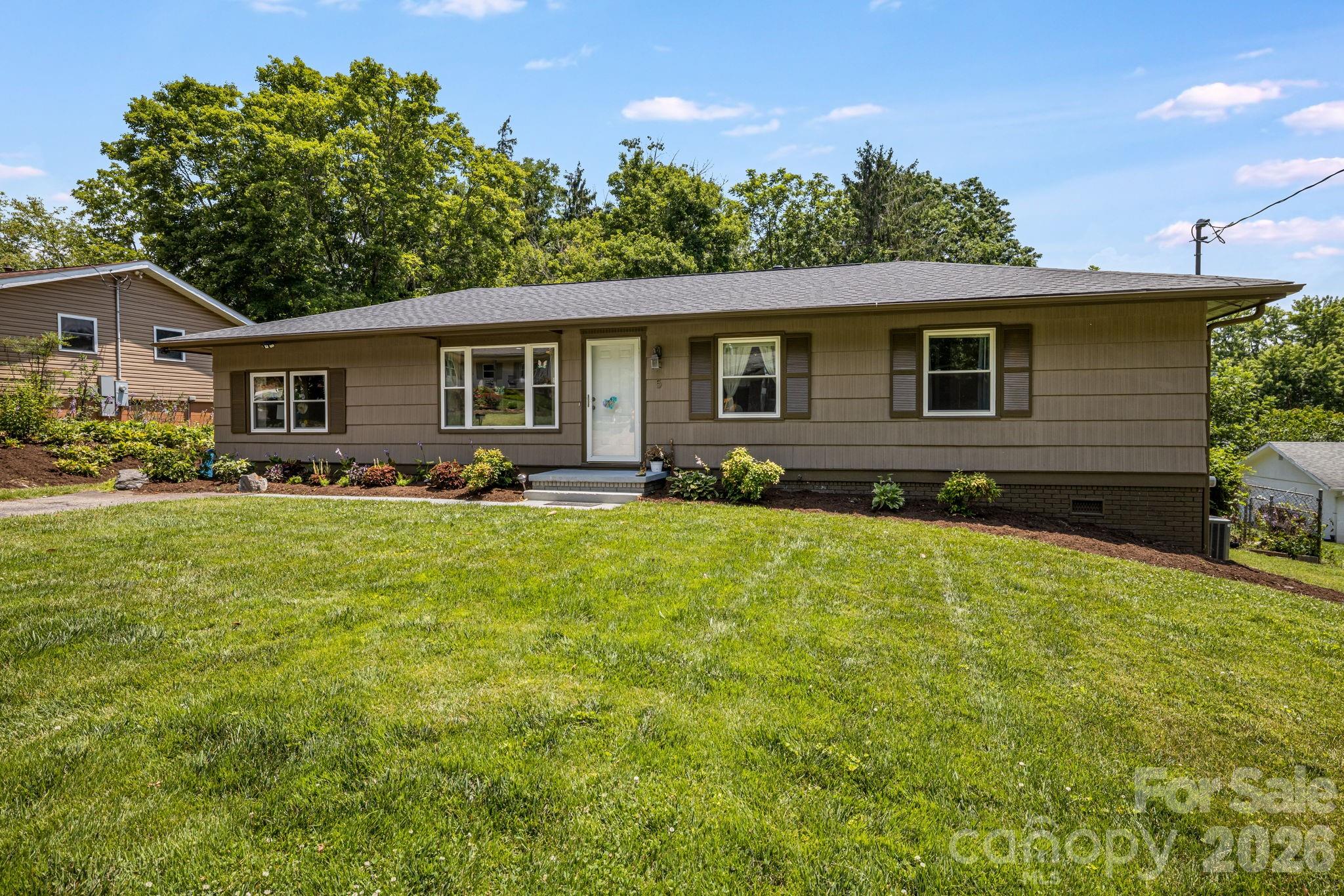 5 Hillview Road — Asheville