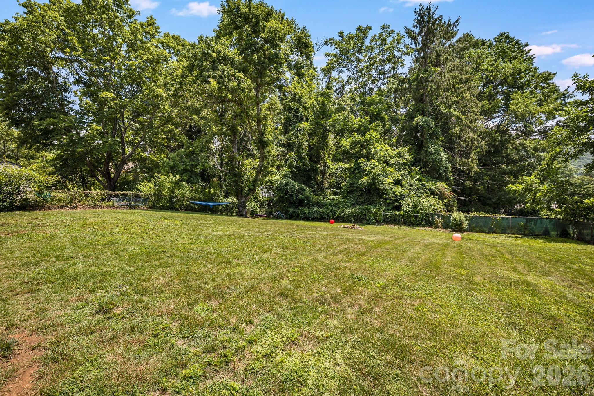 5 Hillview Road — Asheville