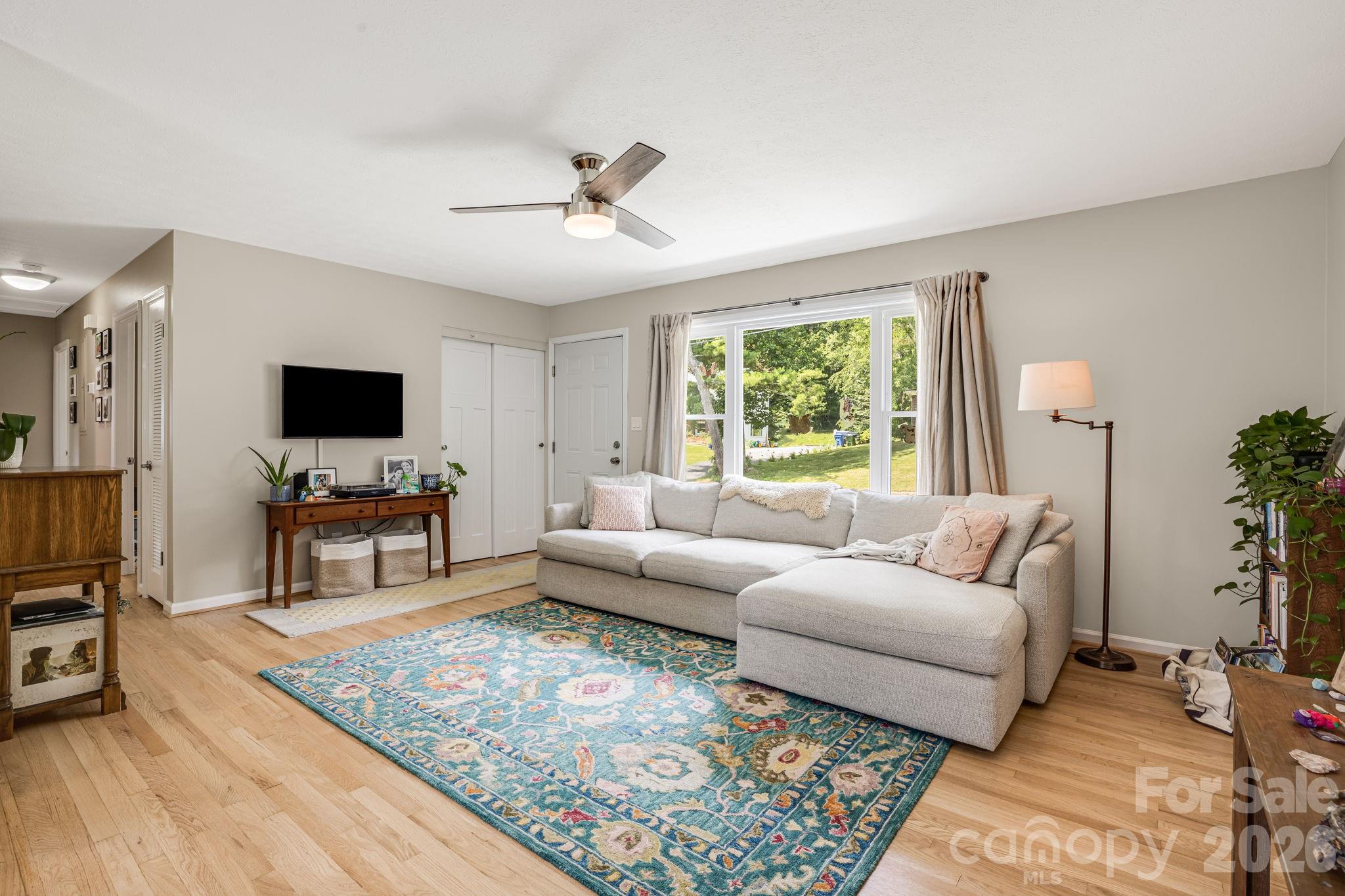 5 Hillview Road — Asheville