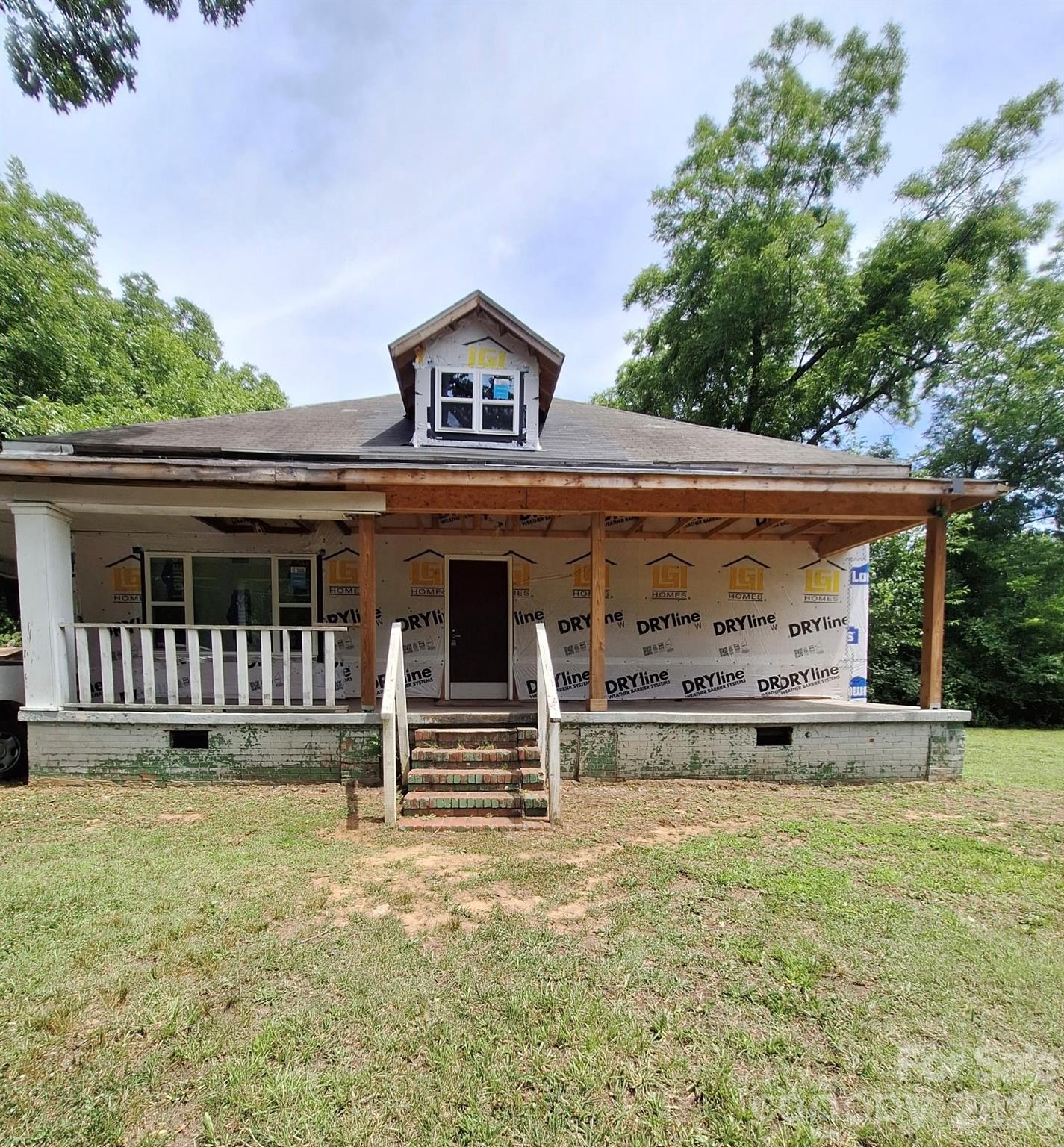 687 Parkway Drive — Chester