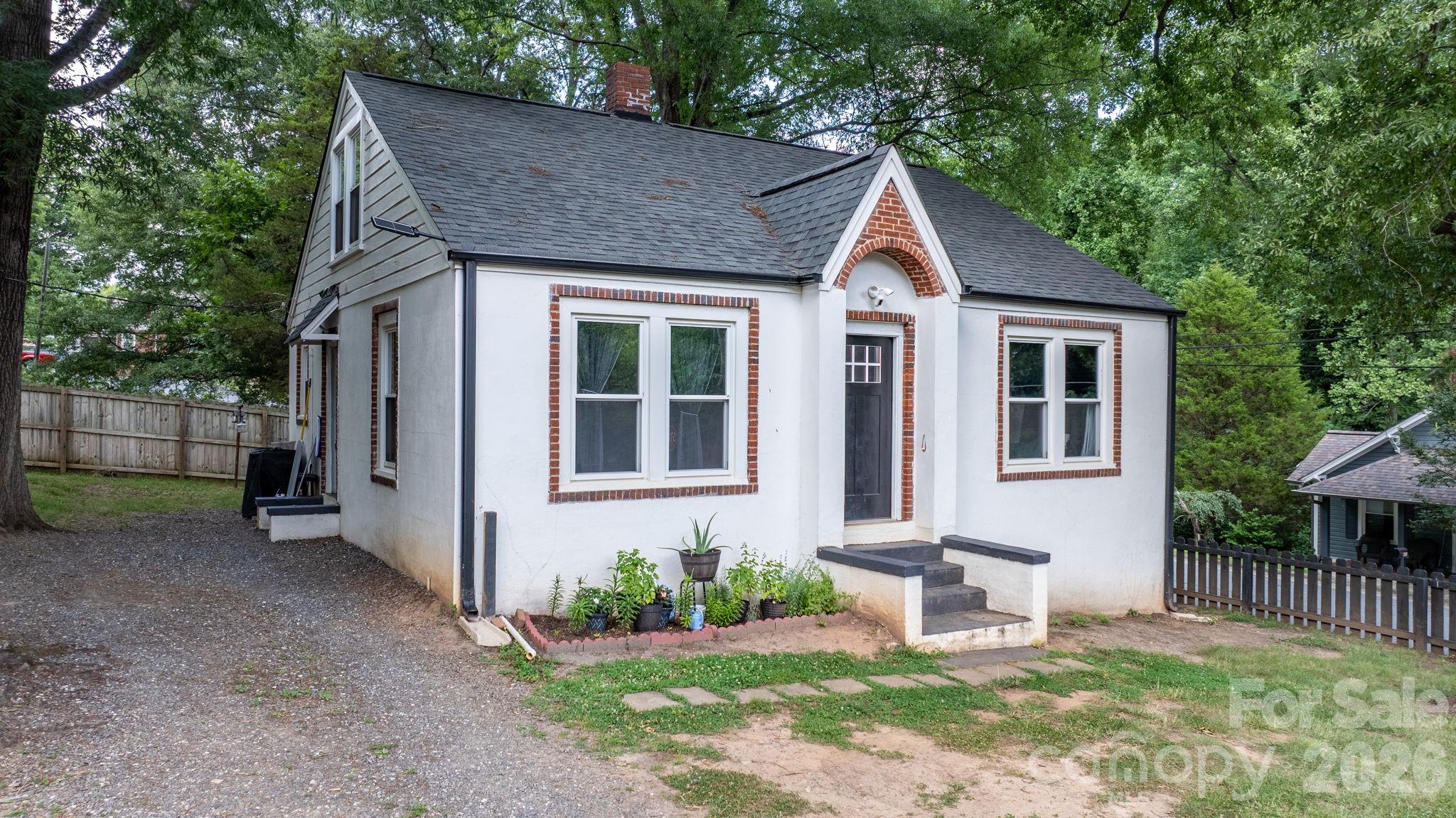331 5th Avenue SE — Hickory