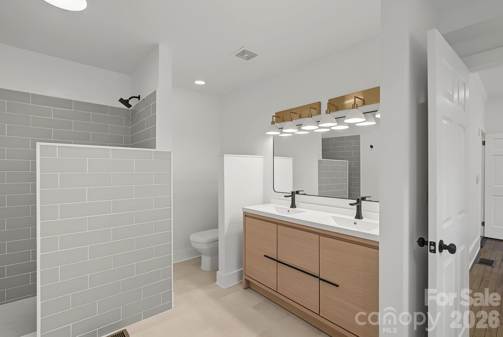 385 Chunns Cove Road — Asheville