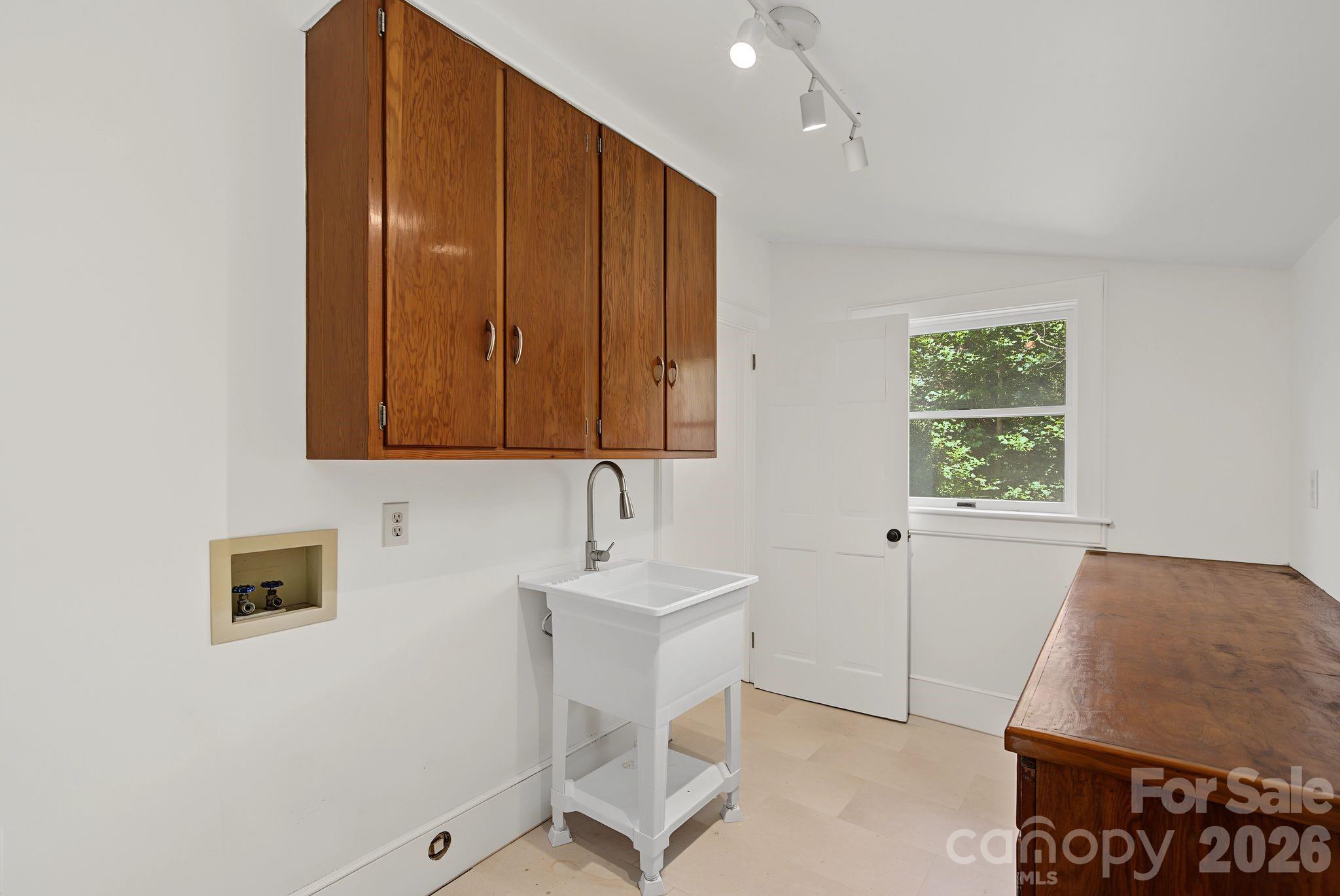 385 Chunns Cove Road — Asheville