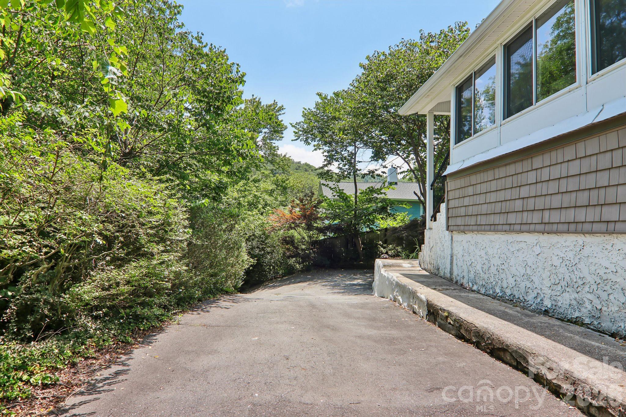23 Tuskeegee Street — Asheville