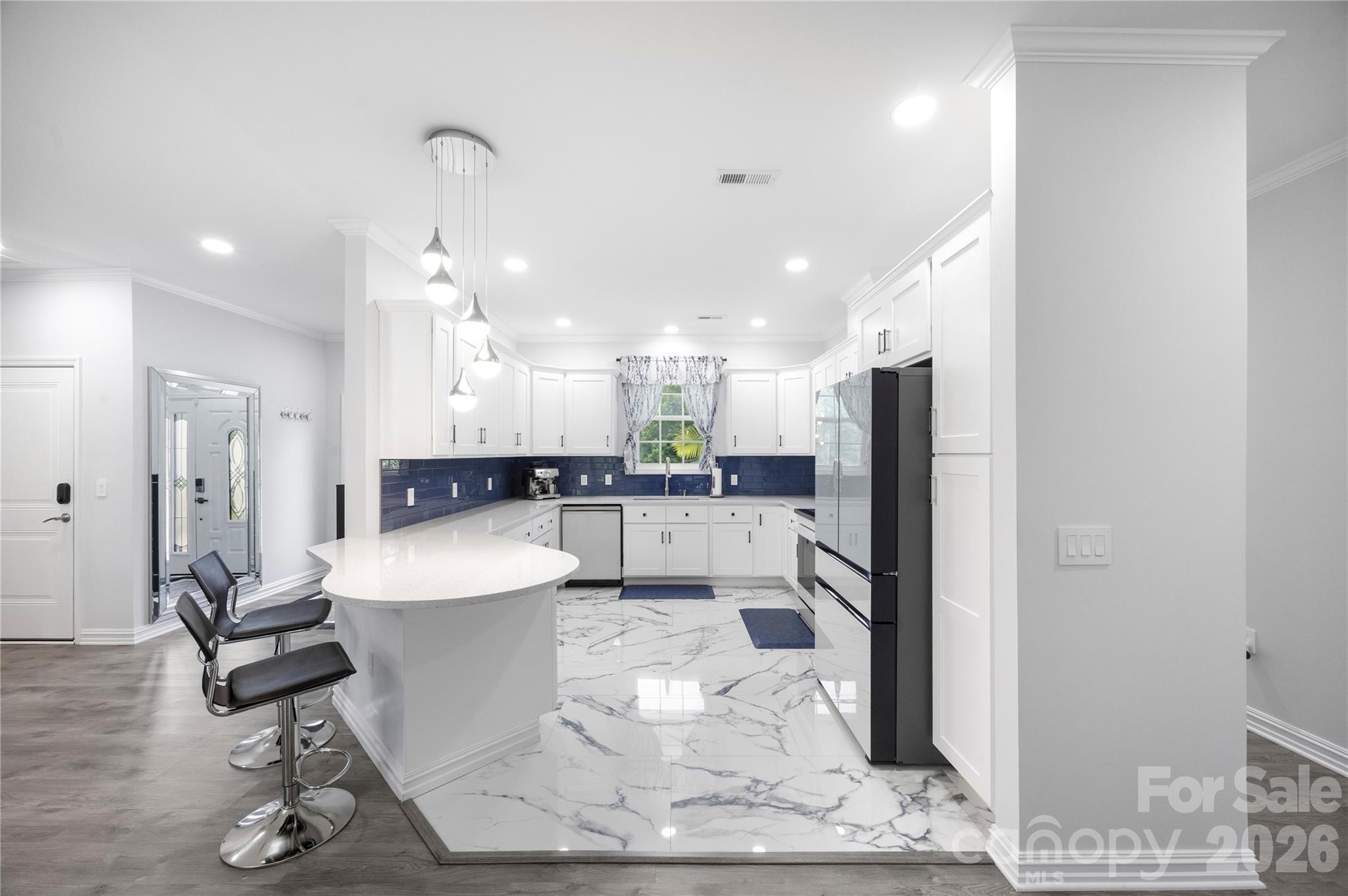 400 Charles Pettus Road — Lancaster