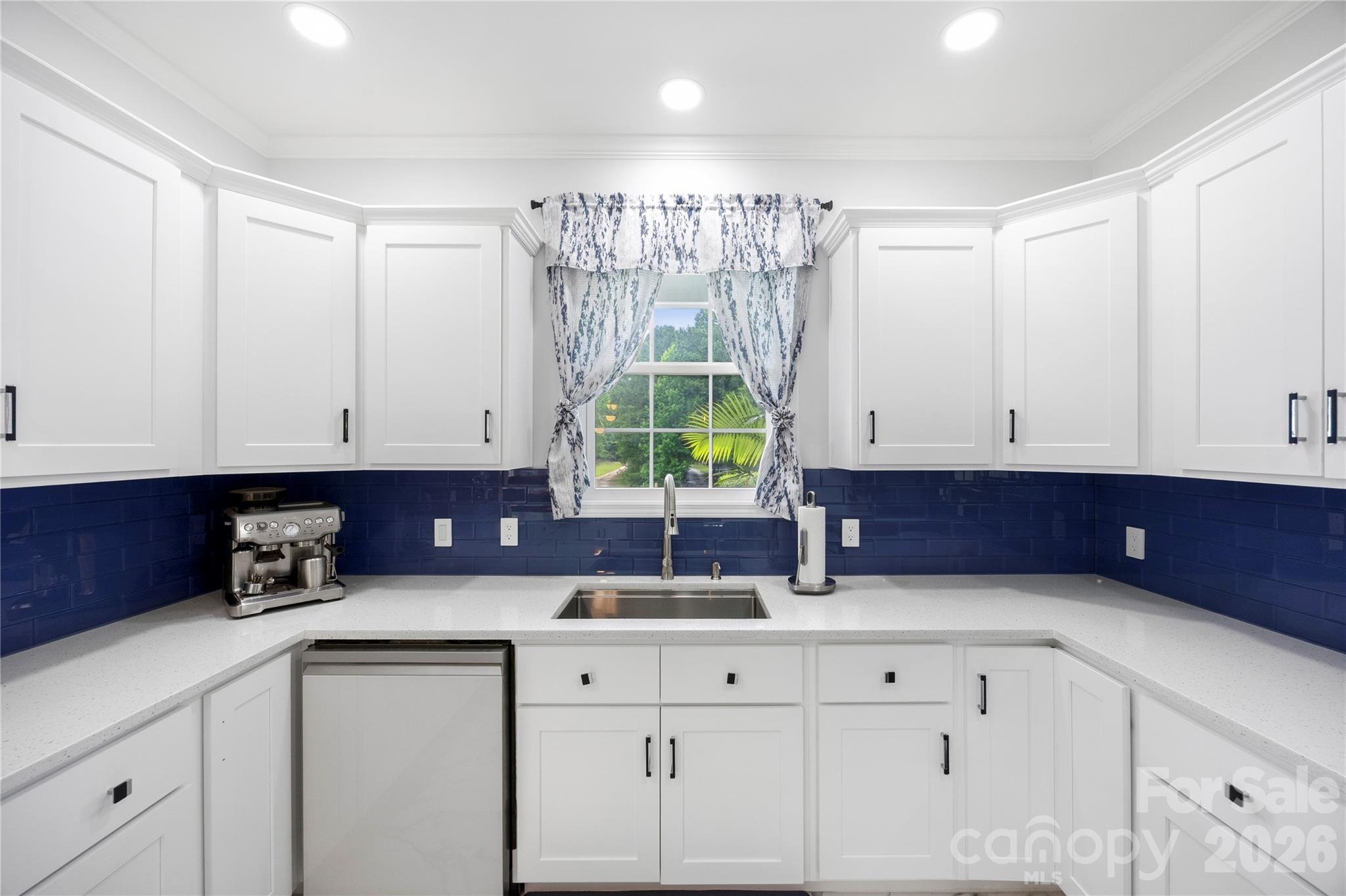 400 Charles Pettus Road — Lancaster