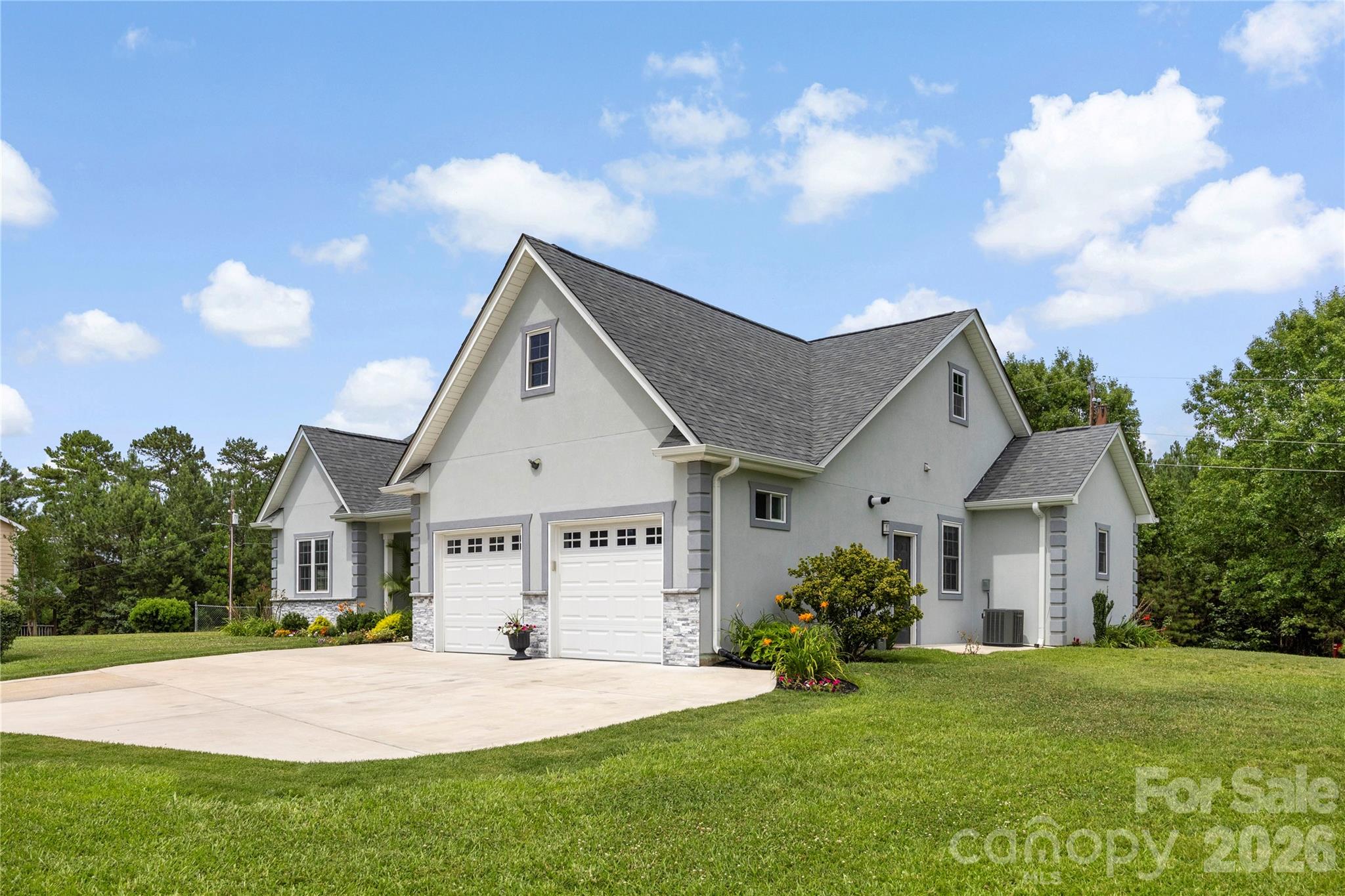 400 Charles Pettus Road — Lancaster
