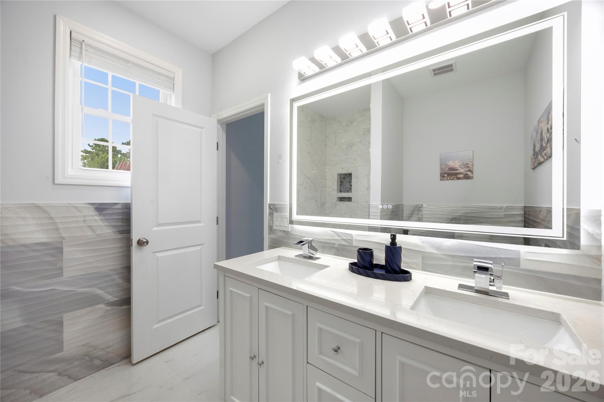 400 Charles Pettus Road — Lancaster