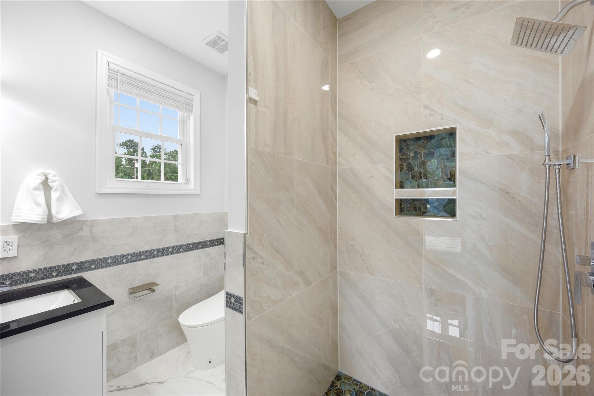 400 Charles Pettus Road — Lancaster