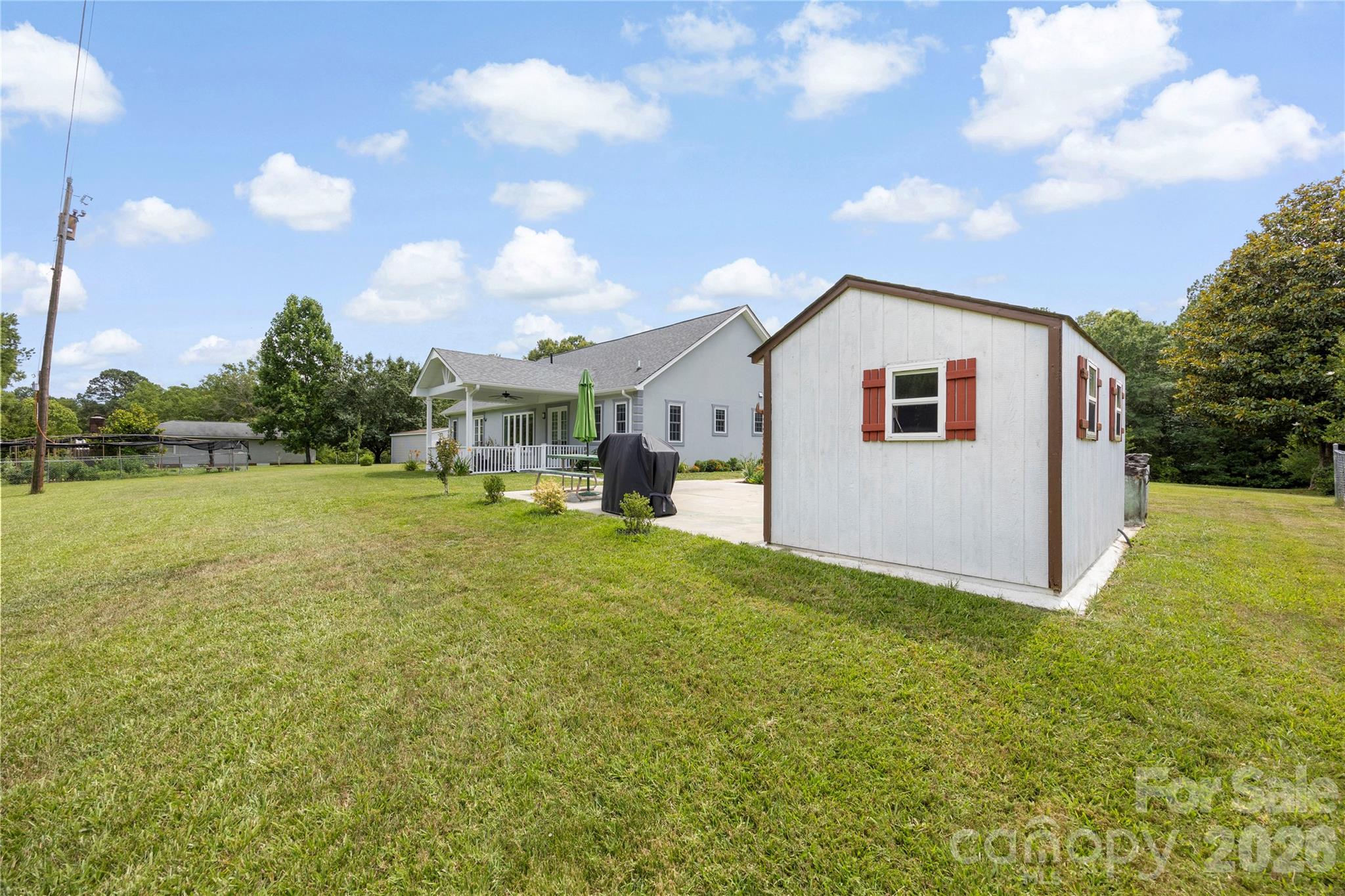 400 Charles Pettus Road — Lancaster