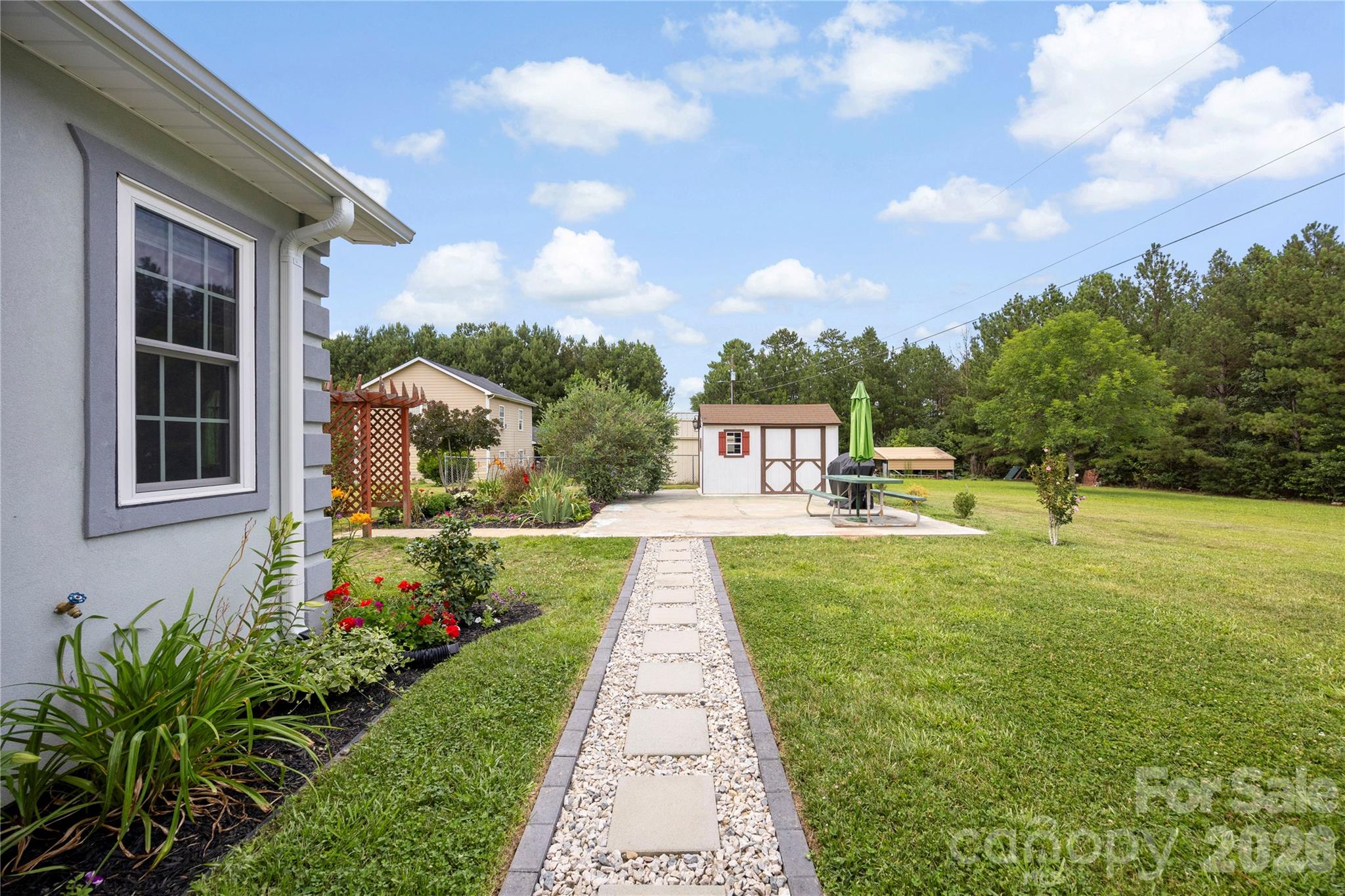 400 Charles Pettus Road — Lancaster