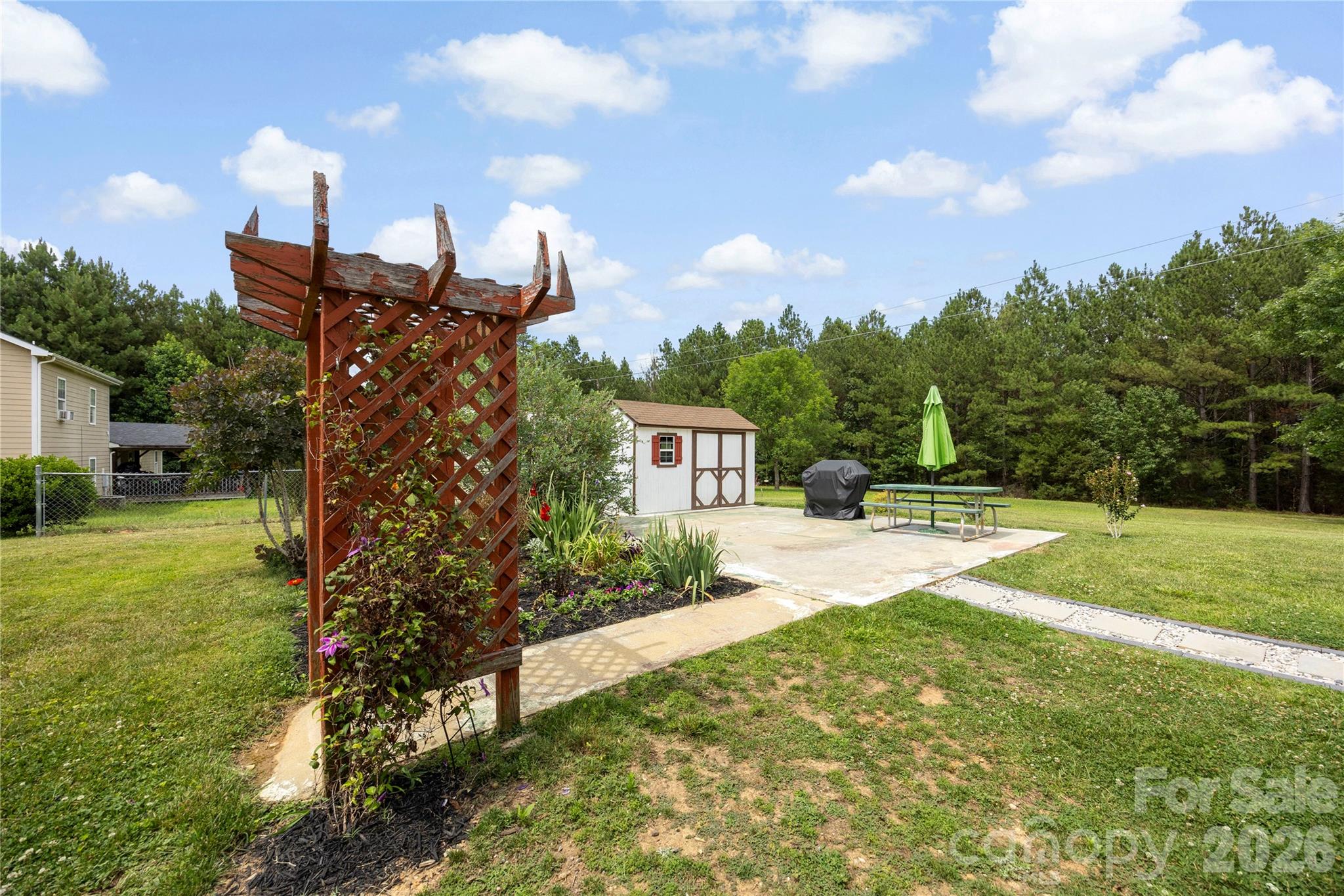 400 Charles Pettus Road — Lancaster